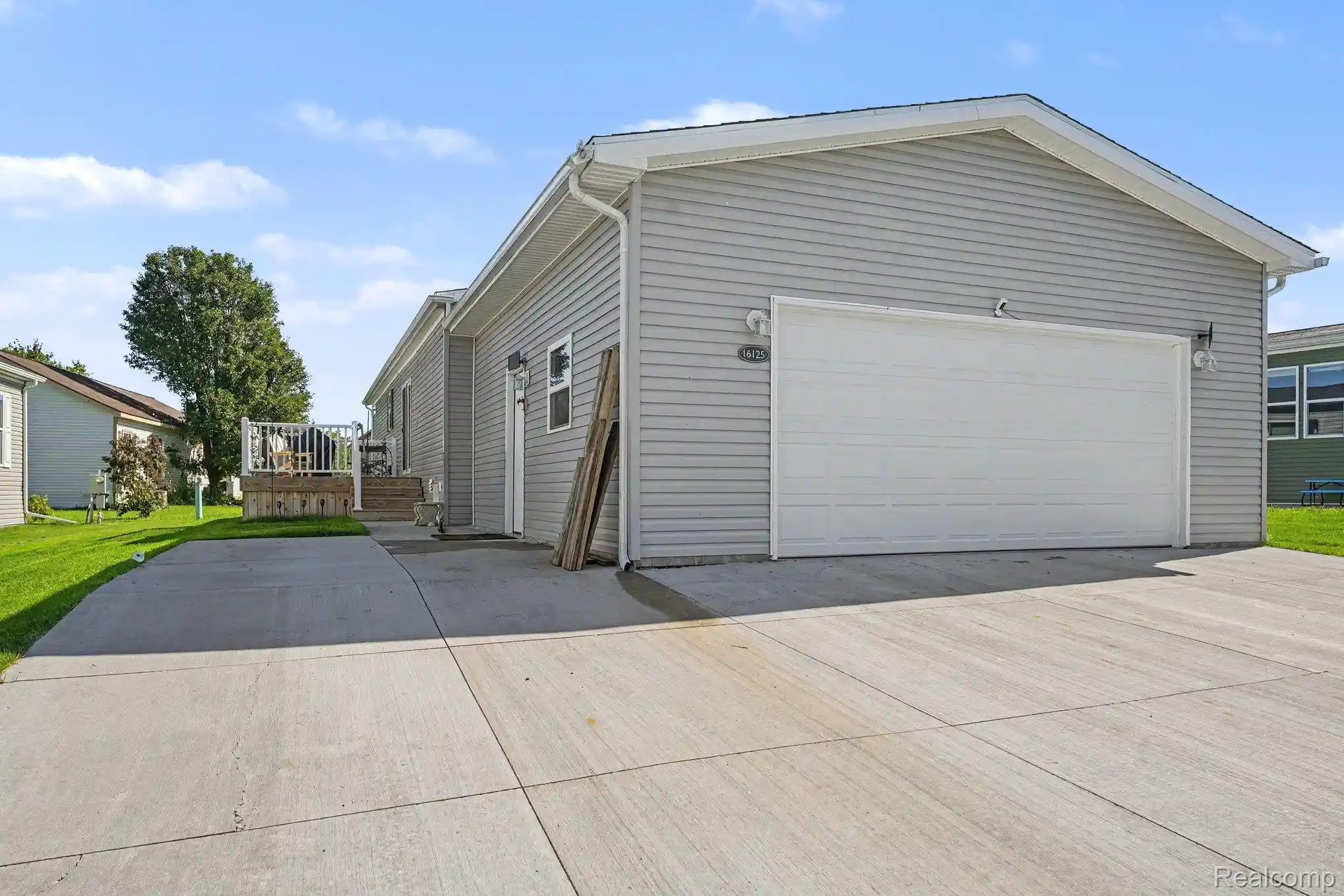 Photo 1 of Single family home for sale at 16125 Suffolk Dr, Holly, MI 48442 | MLS# 20261077654 | Listing updated on 2026-10-01