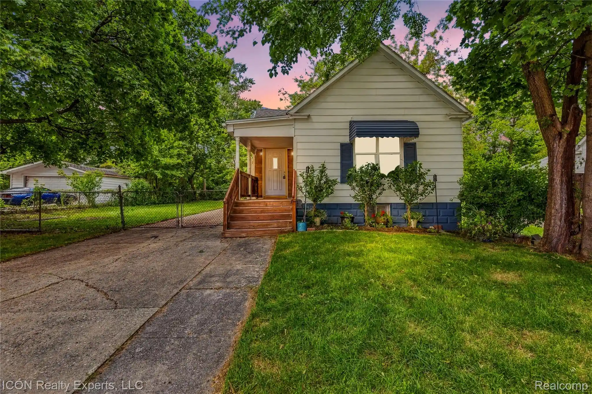 Photo 1 of Sale Pending at 22 Meadle St, Mount Clemens, MI 48043 | MLS# 20261077662 | Listing updated on 2026-10-16