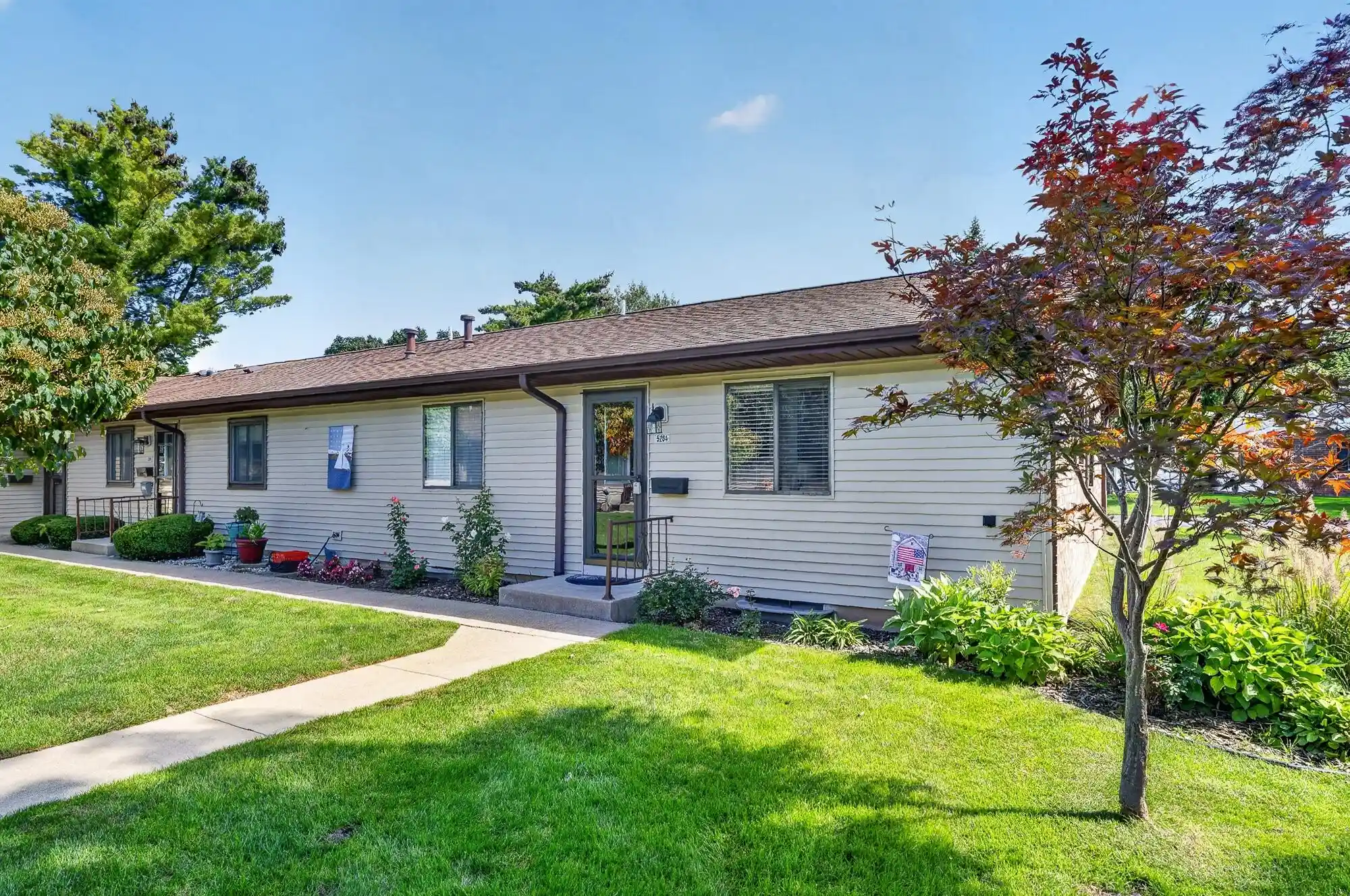 Listing Photo 1 - Condo for sale in 5264 Grn Mdw Rd located at 5264 Grn Mdw Rd, Kalamazoo, MI 49009 - Unit 5264 Green Meadow Rd