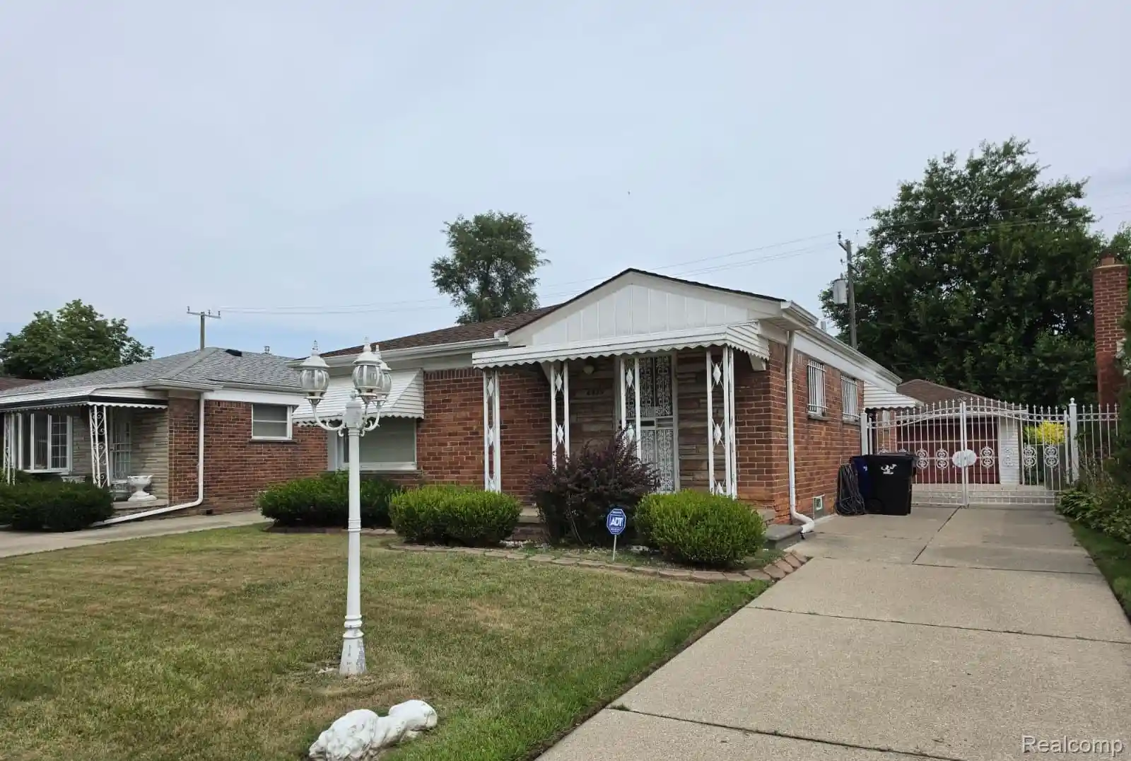 Photo 1 of Sale Pending at 6835 Buhr St, Hamtramck, MI 48212 | MLS# 20261077725 | Listing updated on 2026-10-19