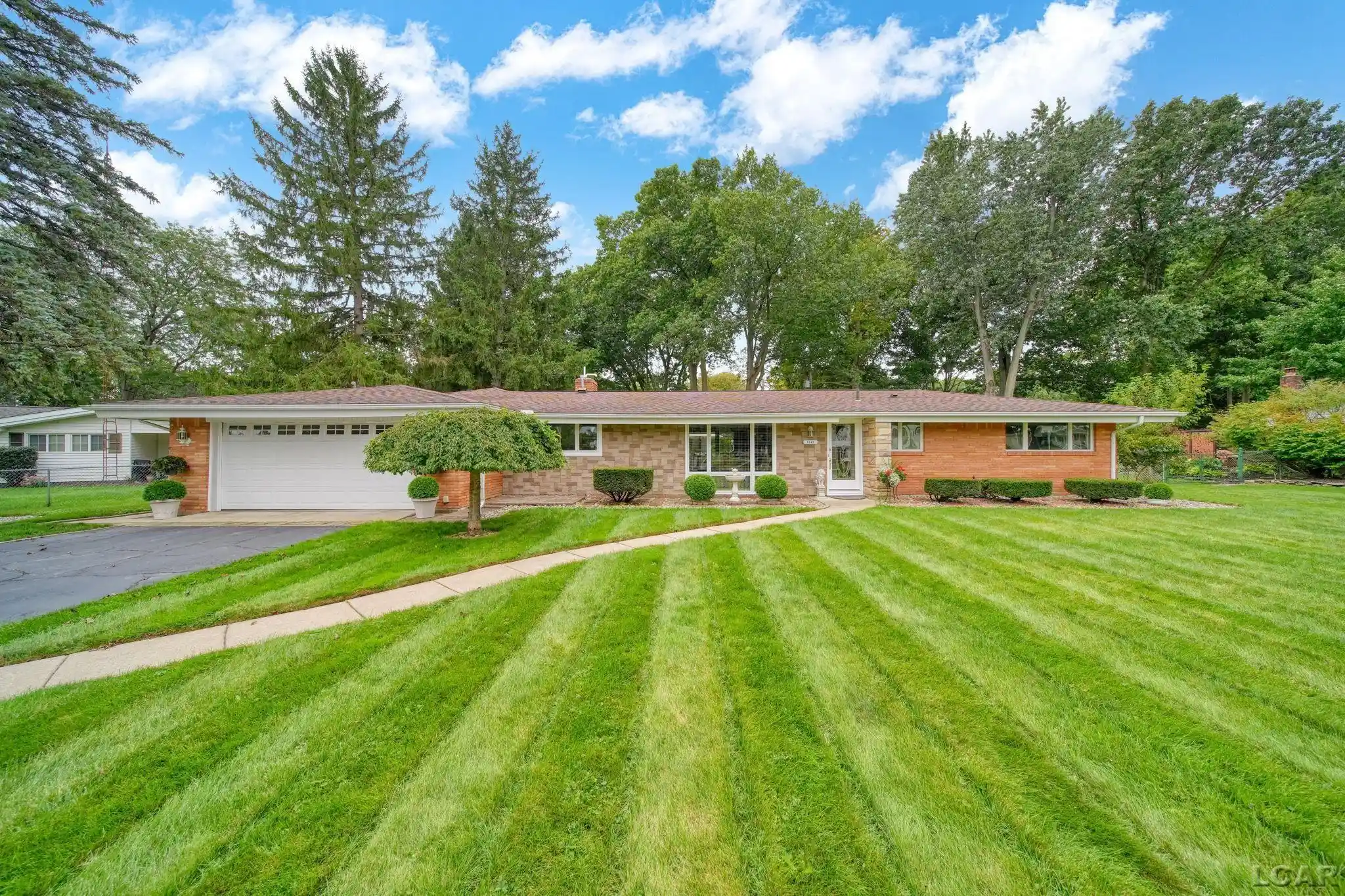 Photo 1 of Single family home for sale at 1241 E Oregon Rd, Adrian, MI 49221 | MLS# 56050223007 | Listing updated on 2026-10-19