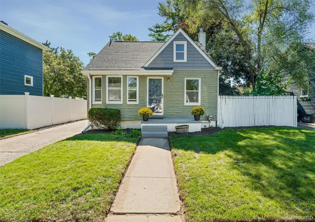 Photo 1 of Single family home for sale at 1427 Pearson St, Ferndale, MI 48220 | MLS# 20261077825 | Listing updated on 2026-10-27