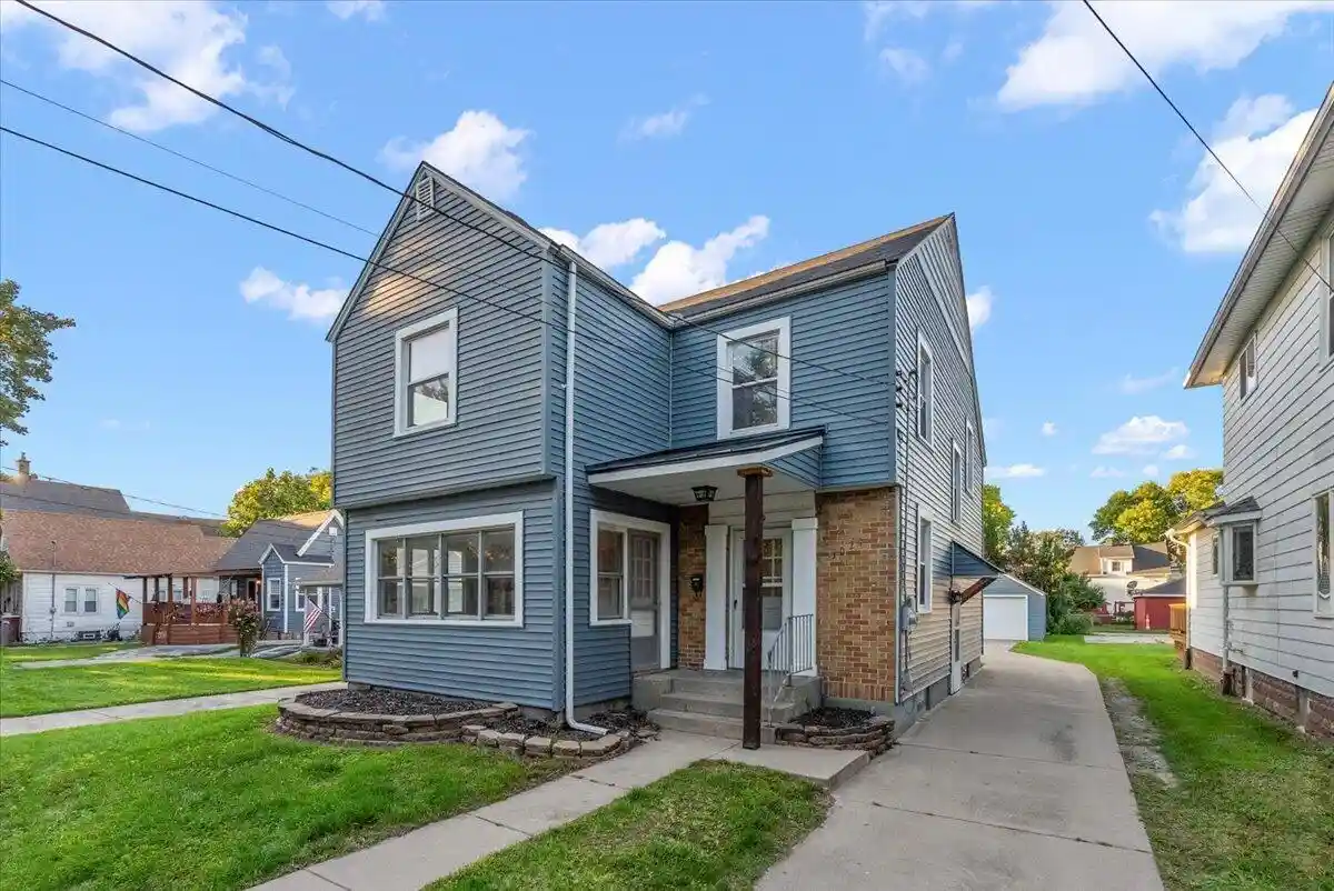 Photo 1 of Single family home for sale at 1029 Park St Sw, Grand Rapids, MI 49504 | MLS# 65026051347 | Listing updated on 2026-10-21