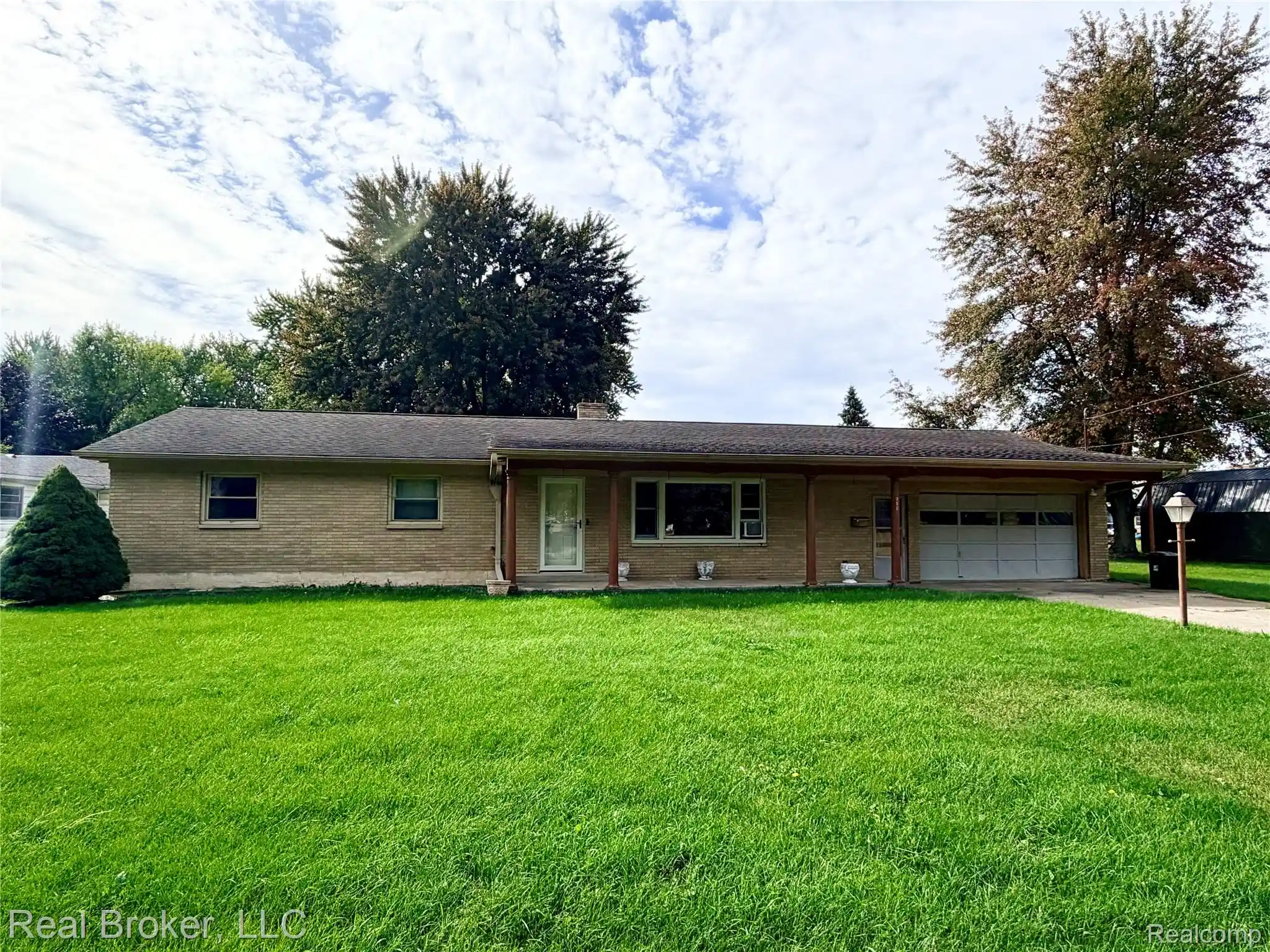 Photo 1 of Single family home for sale at 211 Shepard St, Saginaw, MI 48604 | MLS# 20261077911 | Listing updated on 2026-10-25