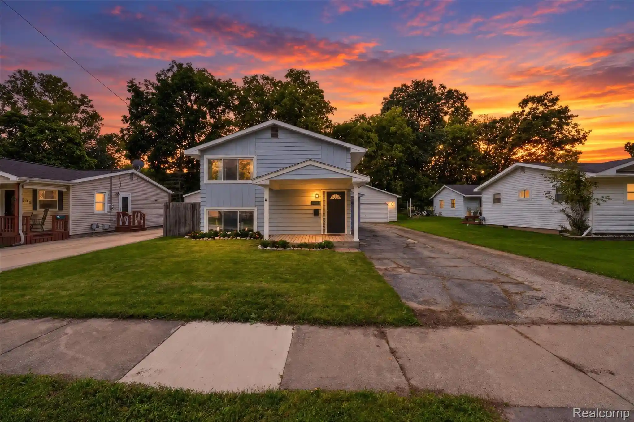 Photo 1 of Sale Pending at 917 N East St, Fenton, MI 48430 | MLS# 20261077936 | Listing updated on 2026-10-14