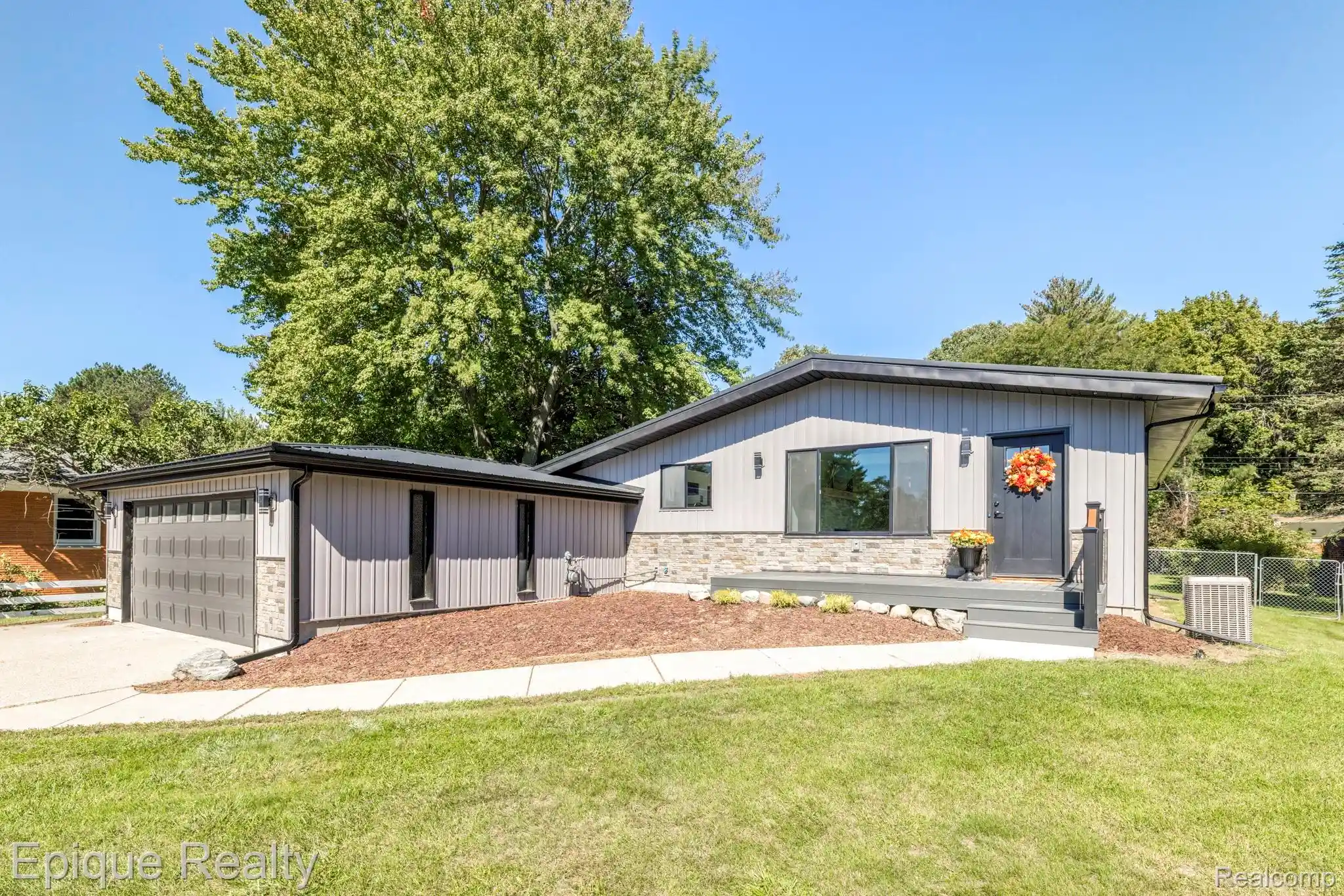 Photo 1 of Single family home for sale at 4404 N North River Rd, Fort Gratiot, MI 48059 | MLS# 20261077942 | Listing updated on 2026-10-16