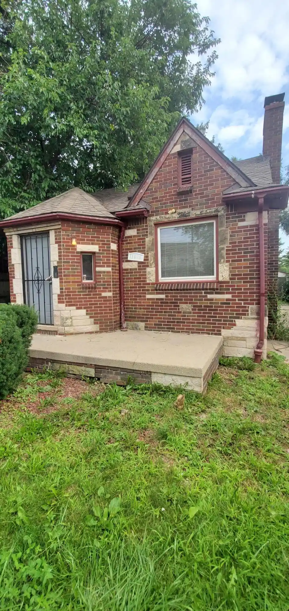Photo 1 of Single family home for sale at 11828 College St, Detroit, MI 48205 | MLS# 81026051421 | Listing updated on 2026-09-26