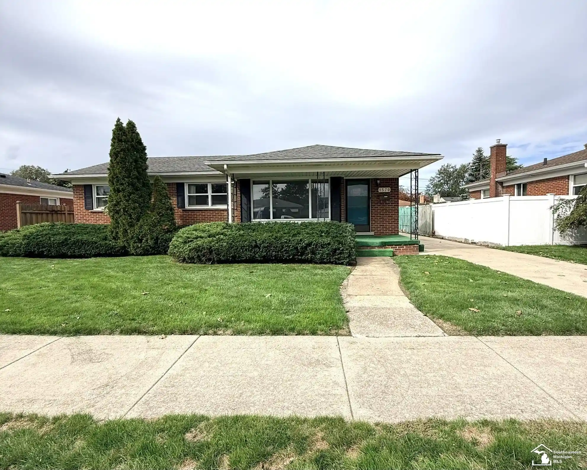 Photo 1 of Sale Pending at 1570 Pinetree St, Trenton, MI 48183 | MLS# 57050223067 | Listing updated on 2026-09-29