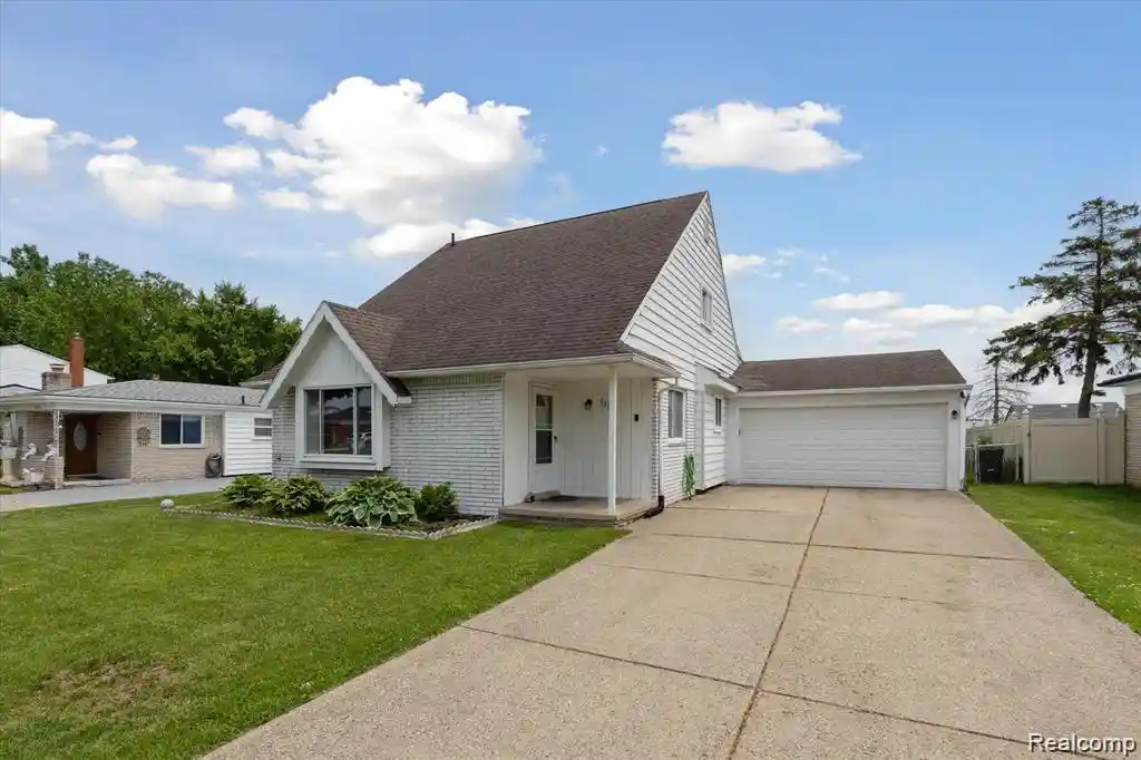 Photo 1 of Single family home for sale at 35728 Dunston Dr, Sterling Heights, MI 48310 | MLS# 20261078173 | Listing updated on 2026-10-22