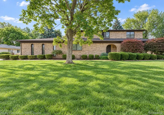 Photo 1 of Single family home for sale at 38670 Santa Barbara St, Clinton Township, MI 48036 | MLS# 20261078182 | Listing updated on 2026-10-28