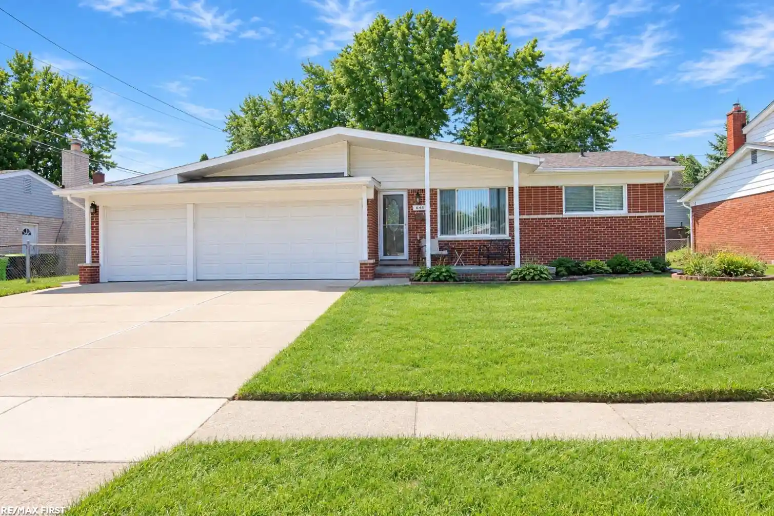Photo 1 of Single family home for sale at 8436 Fairfax Dr, Sterling Heights, MI 48312 | MLS# 58050223157 | Listing updated on 2026-10-17