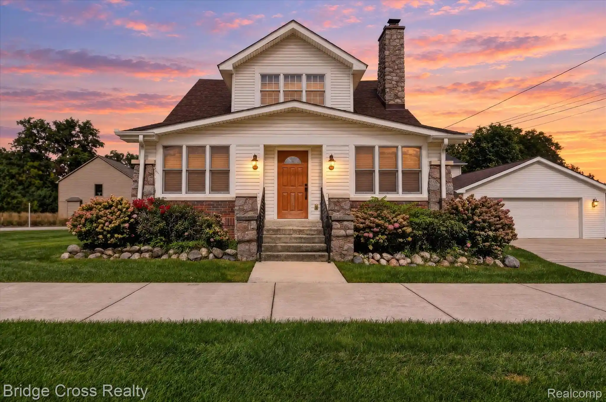 Photo 1 of Single family home for sale at 285 E Long Lake, Troy, MI 48085 | MLS# 20261078300 | Listing updated on 2026-10-15