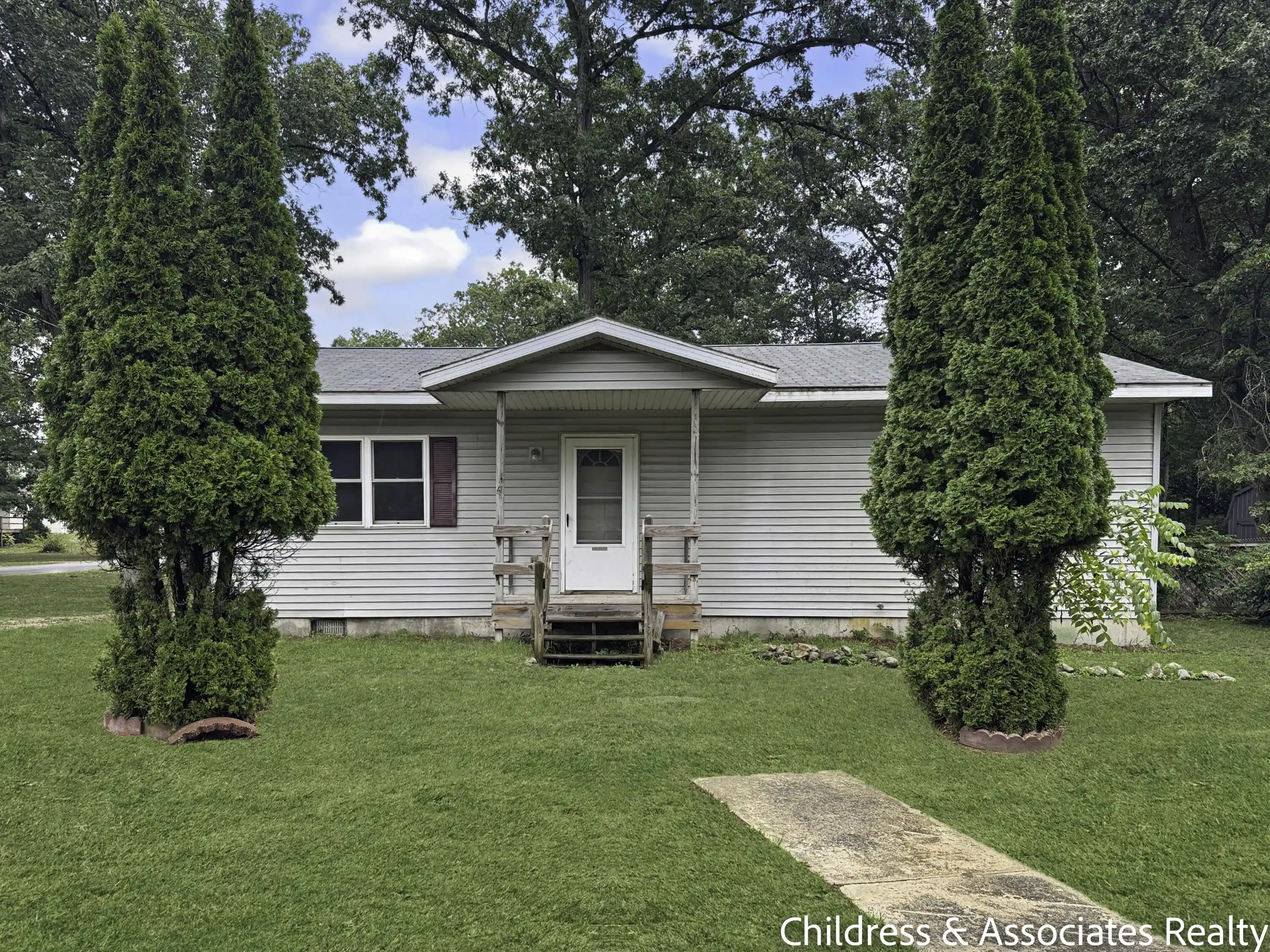 Single family home for sale at 912 E James St, White Cloud, MI 49349 | MLS# 65026051587