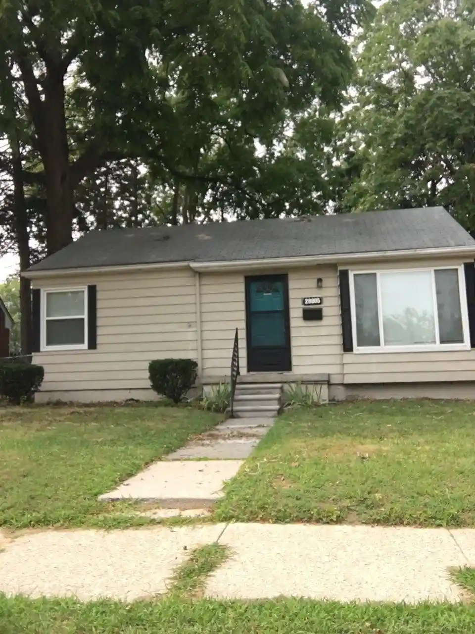Photo 1 of Single family home for sale at 28005 Nieman St, Saint Clair Shores, MI 48081 | MLS# 58050223246 | Listing updated on 2026-10-20