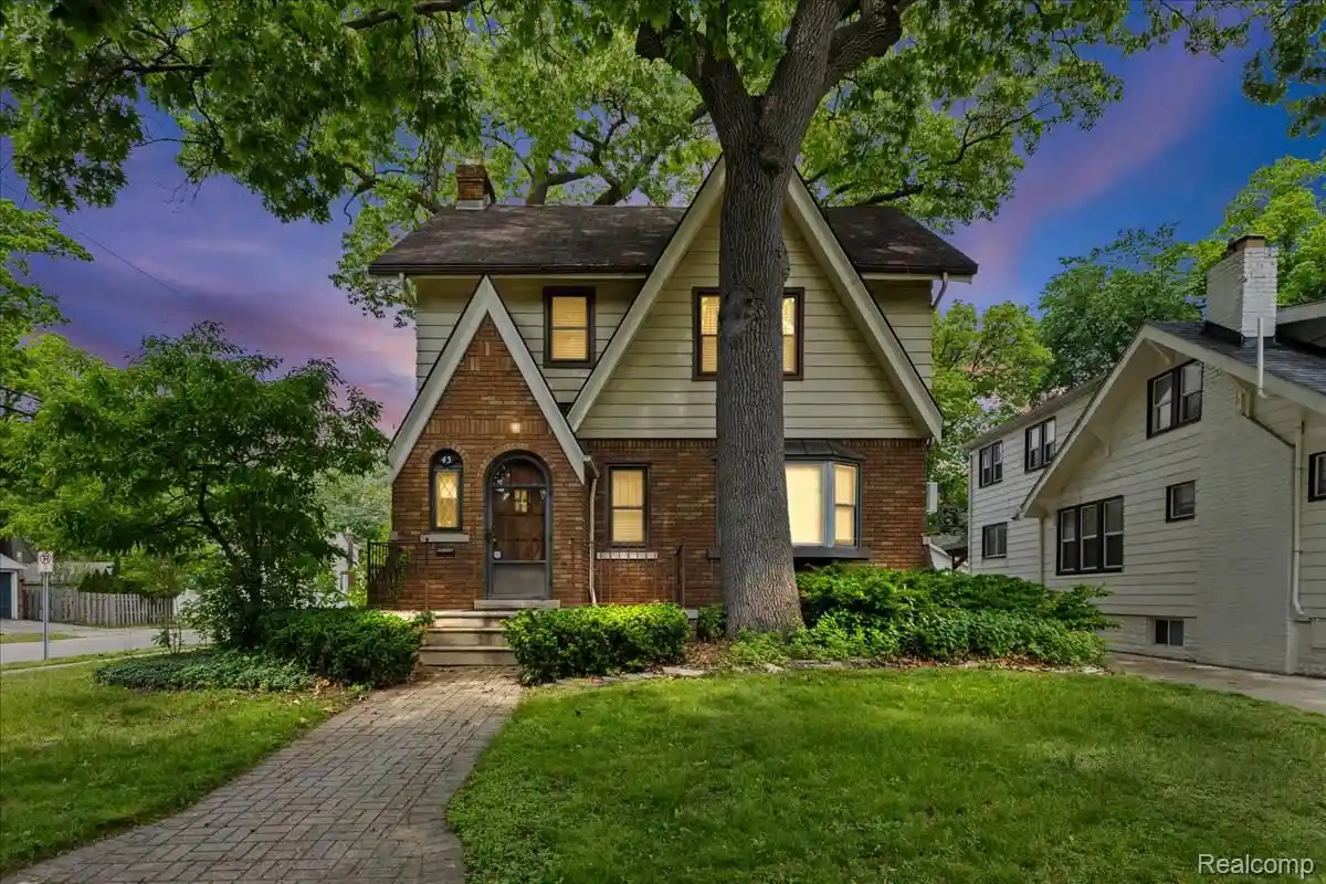 Photo 1 of Single family home for sale at 43 Wellesley Dr, Pleasant Ridge, MI 48069 | MLS# 20261078561 | Listing updated on 2026-09-29