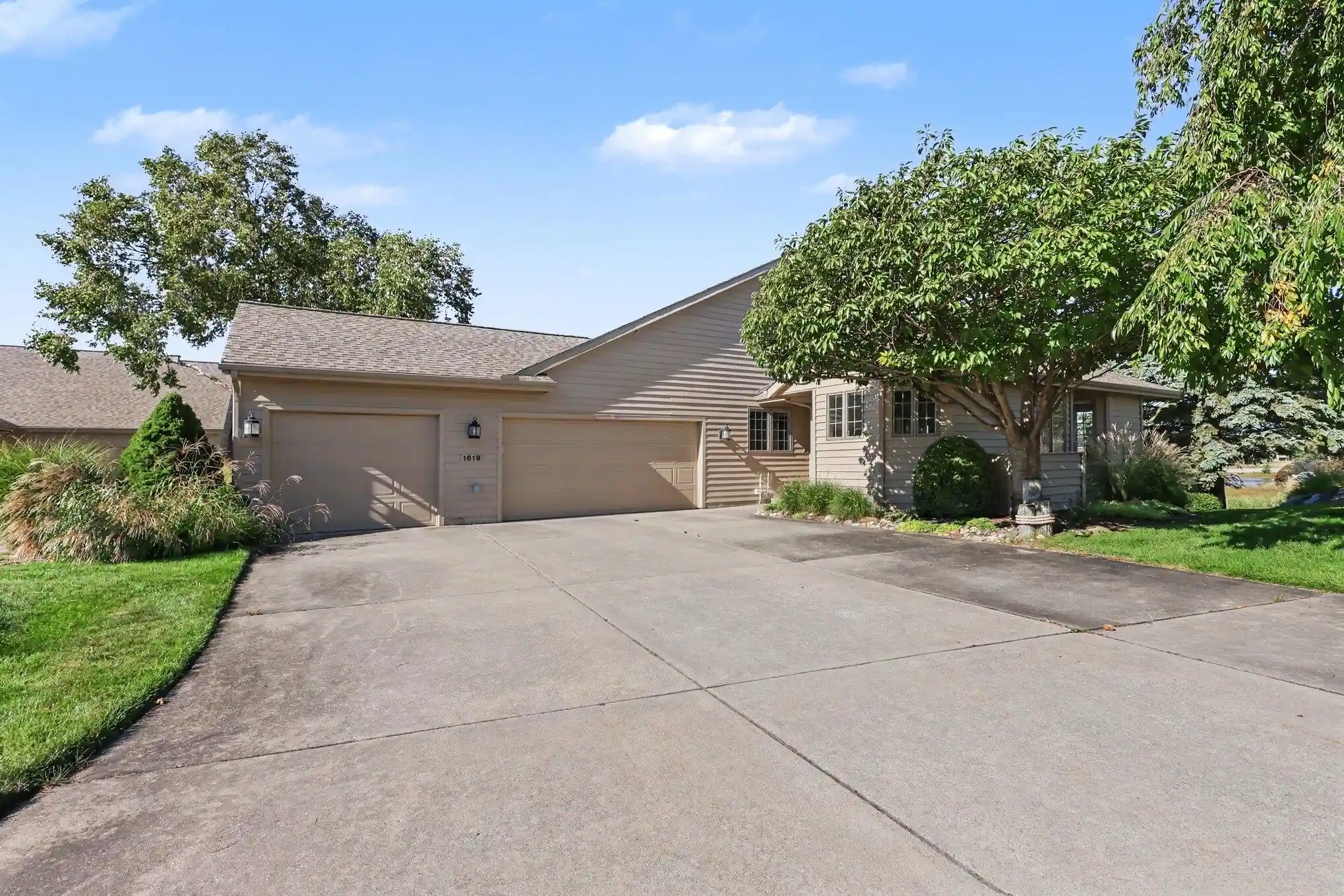 Listing Photo 1 - Condo for sale in 1619 E Harbour Towne Cir located at 1619 E Harbour Towne Cir, Muskegon, MI 49441 - Unit 1619 E Harbour Towne Cir
