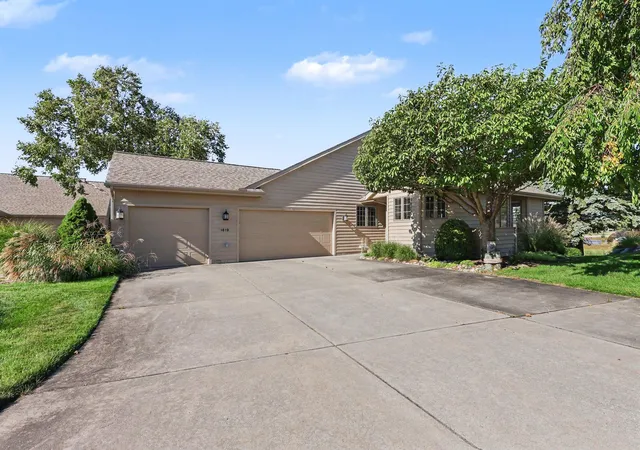Photo 1 of Sale Pending at 1619 E Harbour Towne Cir, Muskegon, MI 49441 | MLS# 71026051729 | Listing updated on 2026-10-28