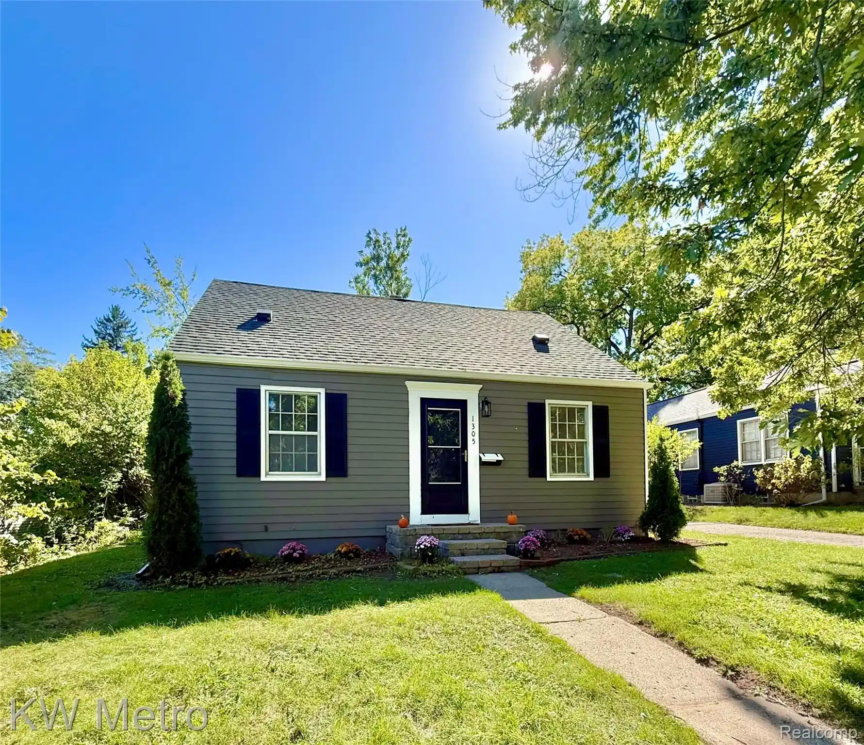 Photo 1 of Single family home for sale at 1305 Collegewood St, Ypsilanti, MI 48197 | MLS# 20261078600 | Listing updated on 2026-10-22