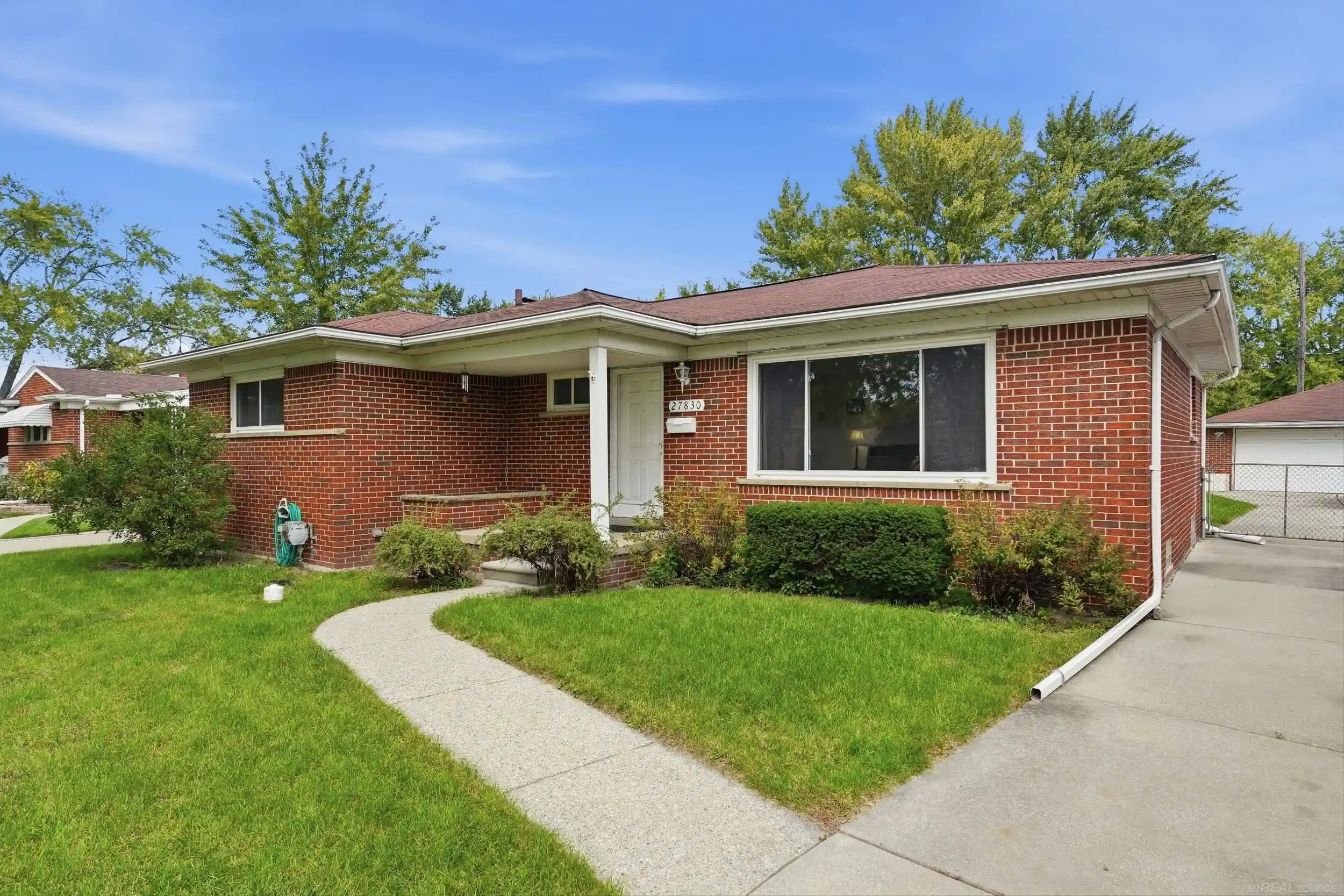 Photo 1 of Sale Pending at 27830 Lorraine St, Warren, MI 48093 | MLS# 58050223271 | Listing updated on 2026-10-14