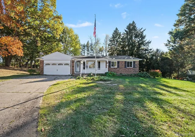 Photo 1 of Sale Pending at 8468 Belle Blf Dr, Grand Blanc, MI 48439 | MLS# 20261078604 | Listing updated on 2026-10-28