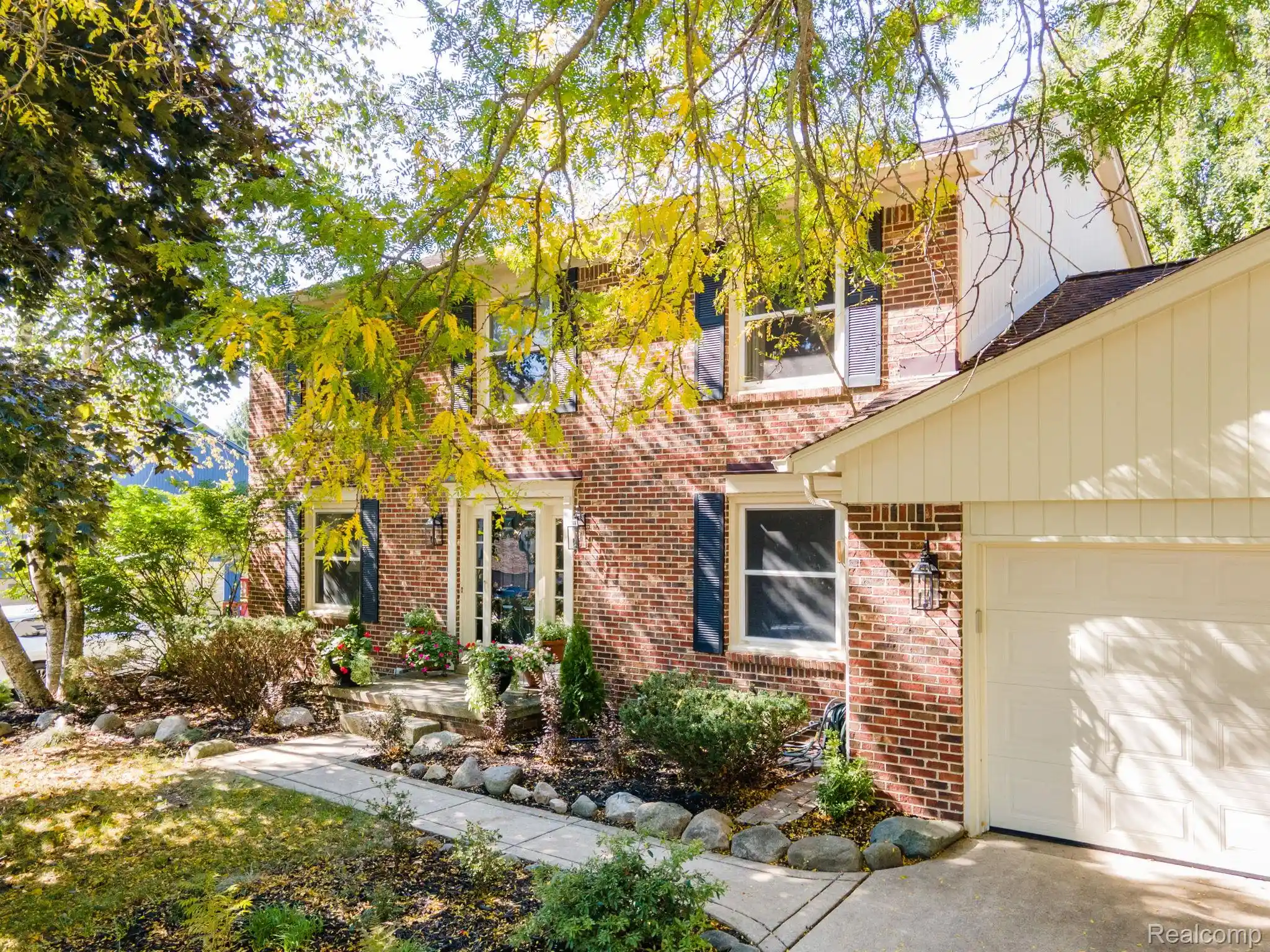 Photo 1 of Single family home for sale at 25523 Hunt Clb Blvd, Farmington Hills, MI 48335 | MLS# 20261078683 | Listing updated on 2026-10-17
