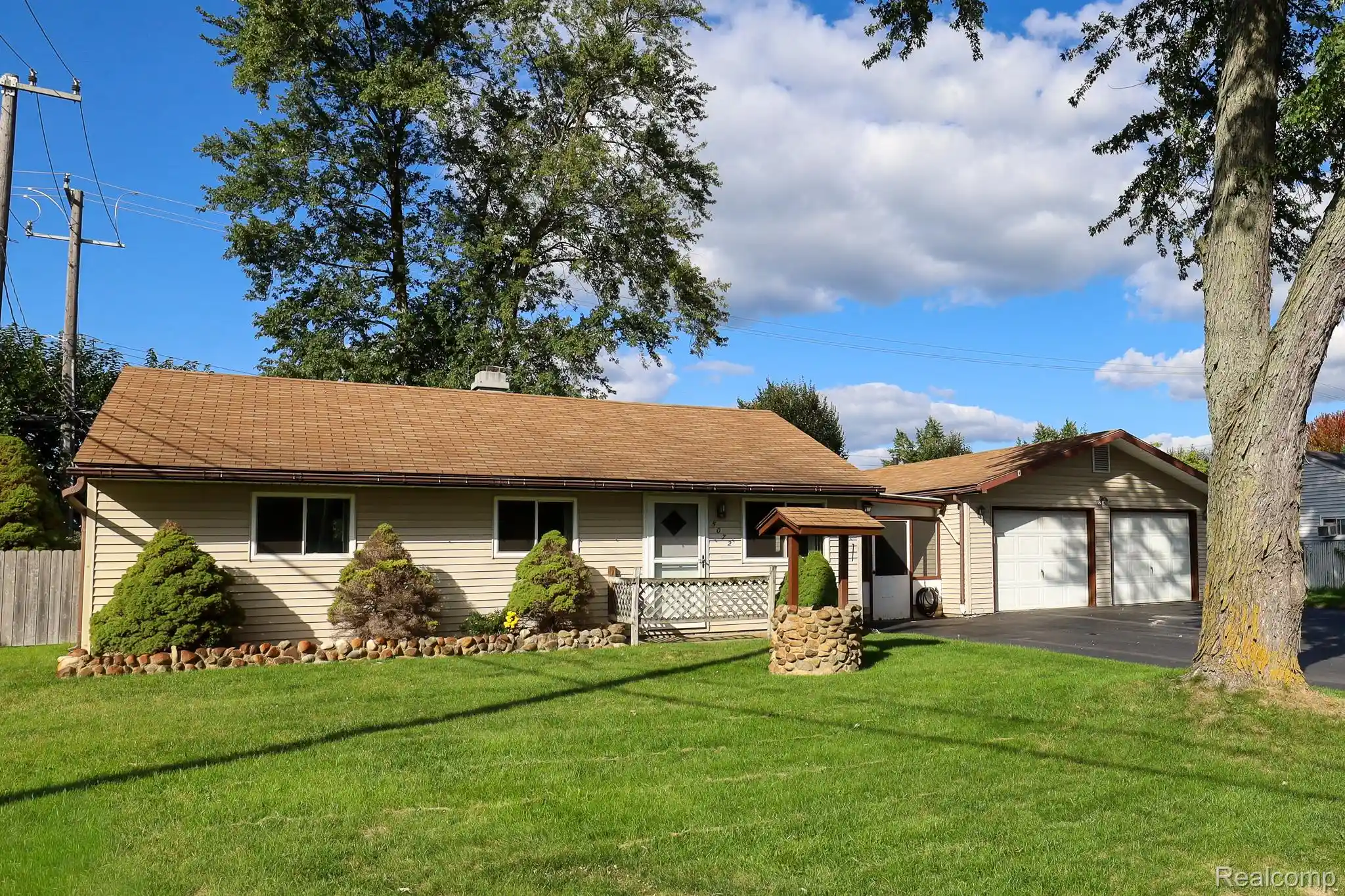 Photo 1 of Sale Pending at 5072 Joangay Blvd, Waterford, MI 48327 | MLS# 20261078719 | Listing updated on 2026-10-20