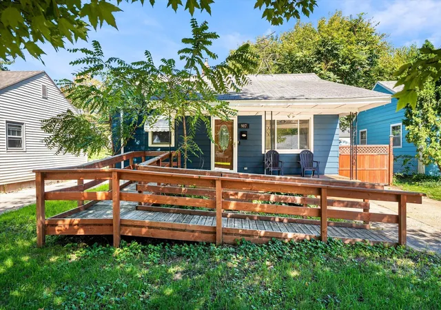 Photo 1 of Single family home for sale at 907 California St Nw, Grand Rapids, MI 49504 | MLS# 65026051810 | Listing updated on 2026-10-29