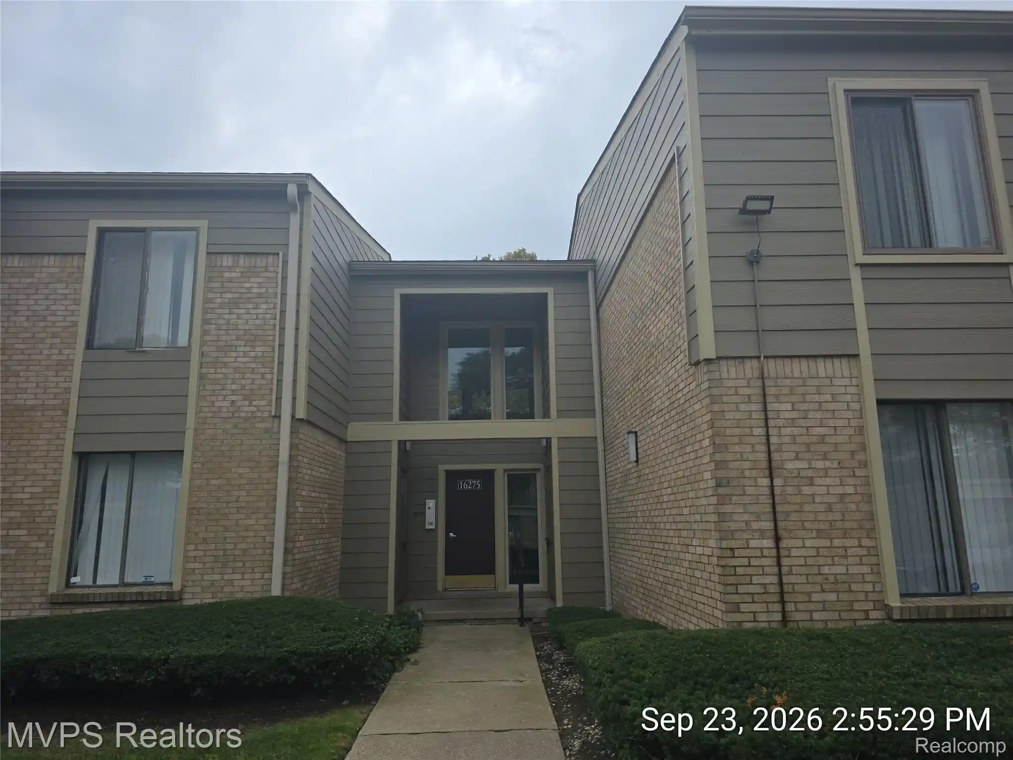 Listing Photo 1 - Condo for sale in 16275 W 9 Mile Rd located at 16275 W 9 Mile Rd, Southfield, MI 48075 - Unit #102