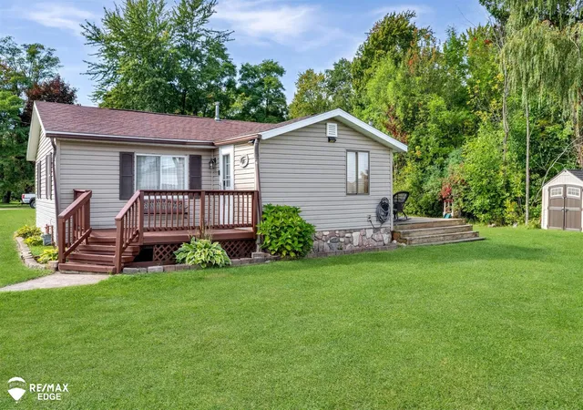 Photo 1 of Single family home for sale at 100 Mary Rd, Houghton Lake, MI 48629 | MLS# 5050223316 | Listing updated on 2026-10-29