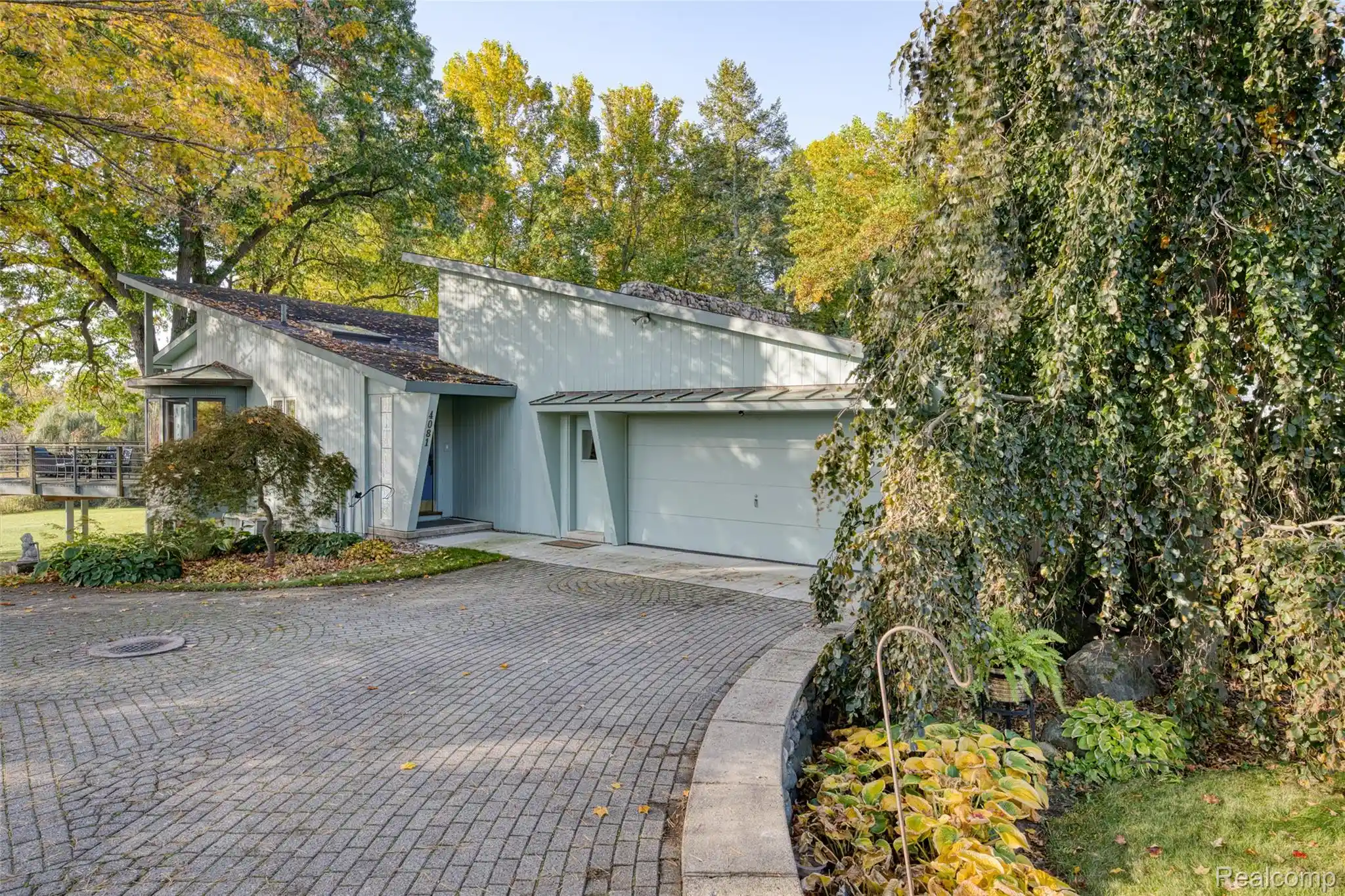 Photo 1 of Single family home for sale at 4081 Crocus Rd, Waterford, MI 48328 | MLS# 20261078792 | Listing updated on 2026-10-31