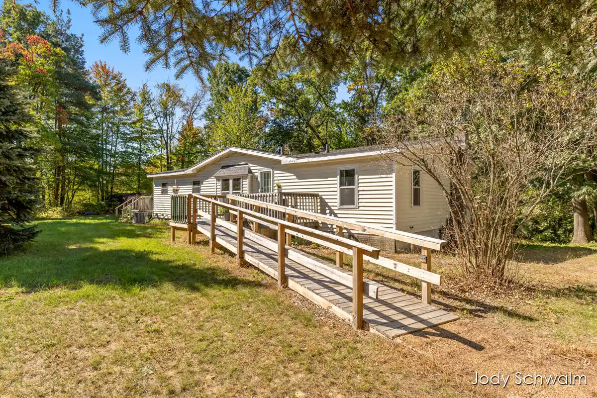 Photo 1 of Sale Pending at 14075 Hanna Ave Ne, Cedar Springs, MI 49319 | MLS# 65026051846 | Listing updated on 2026-10-02