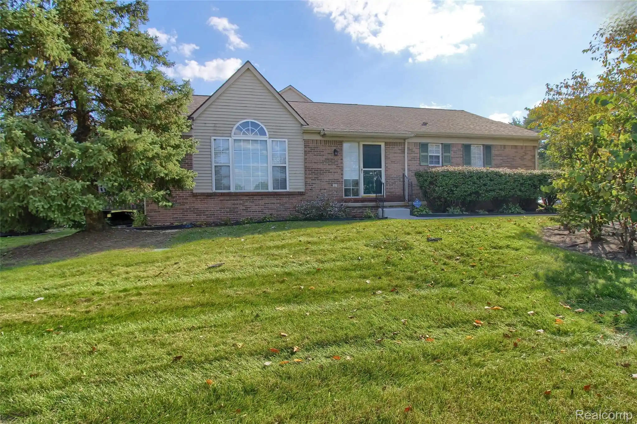 Photo 1 of Condo for sale at 105 S Farmington Rd, Westland, MI 48186 | MLS# 20261078965 | Listing updated on 2026-10-01