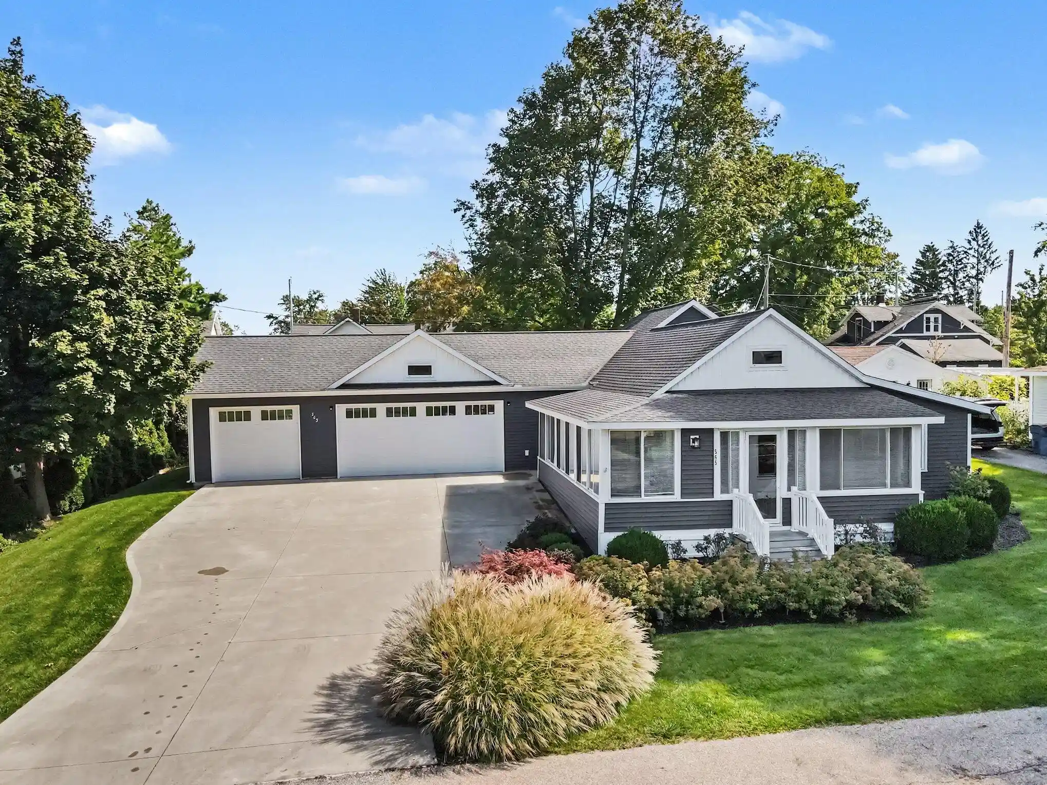 Photo 1 of Single family home for sale at 565 Grove Ave, Holland, MI 49423 | MLS# 71026051959 | Listing updated on 2026-10-16