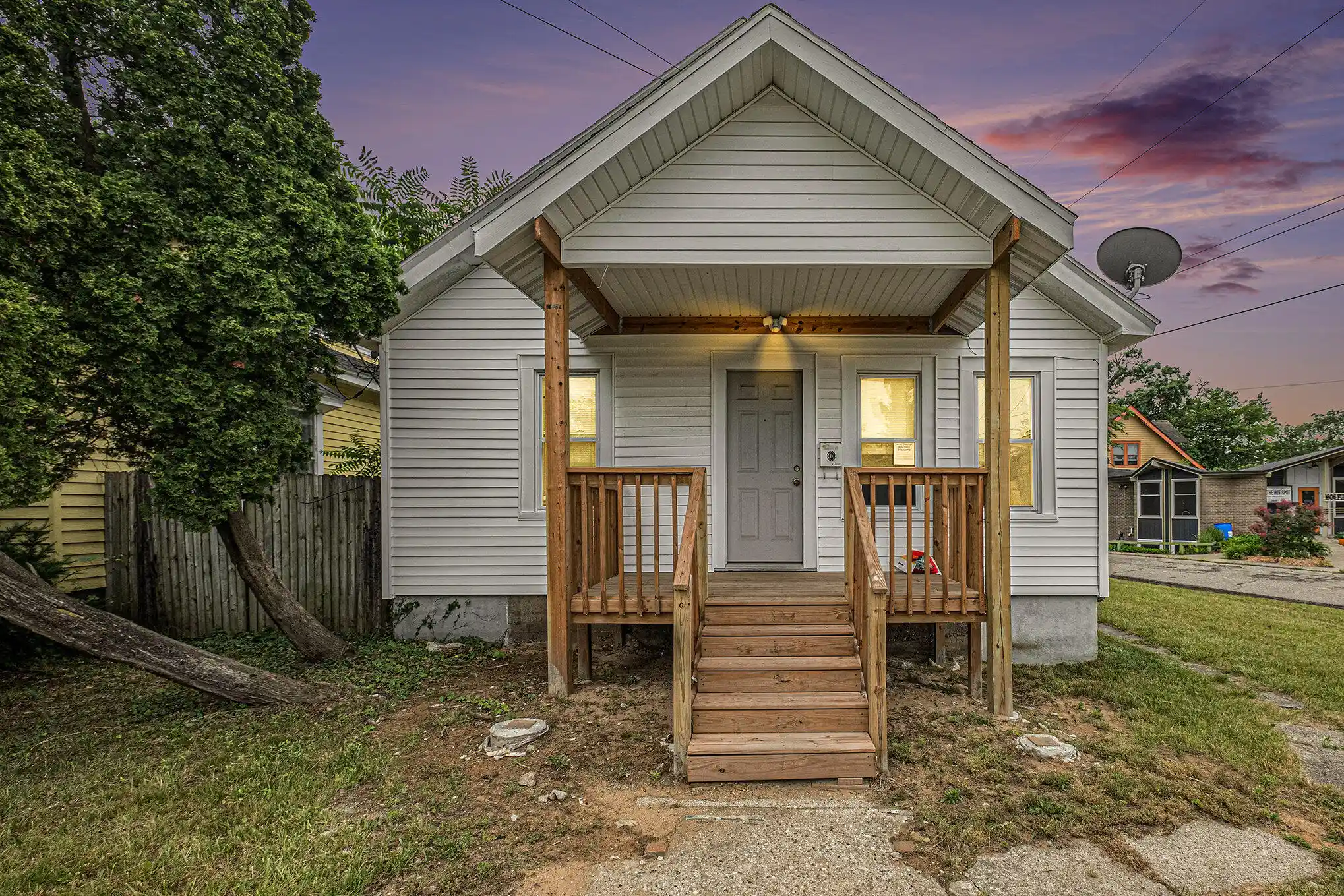 Photo 1 of Single family home for sale at 1222 Boston St Se, Grand Rapids, MI 49507 | MLS# 65026051966 | Listing updated on 2026-10-19