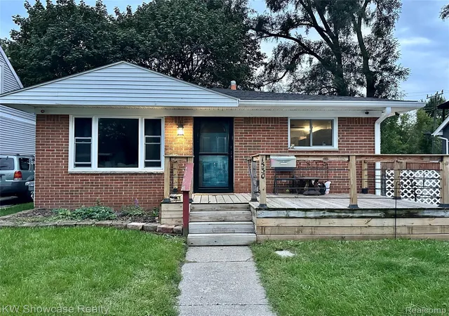 Photo 1 of Single family home for sale at 1530 E Evelyn Ave, Hazel Park, MI 48030 | MLS# 20261079010 | Listing updated on 2026-10-29