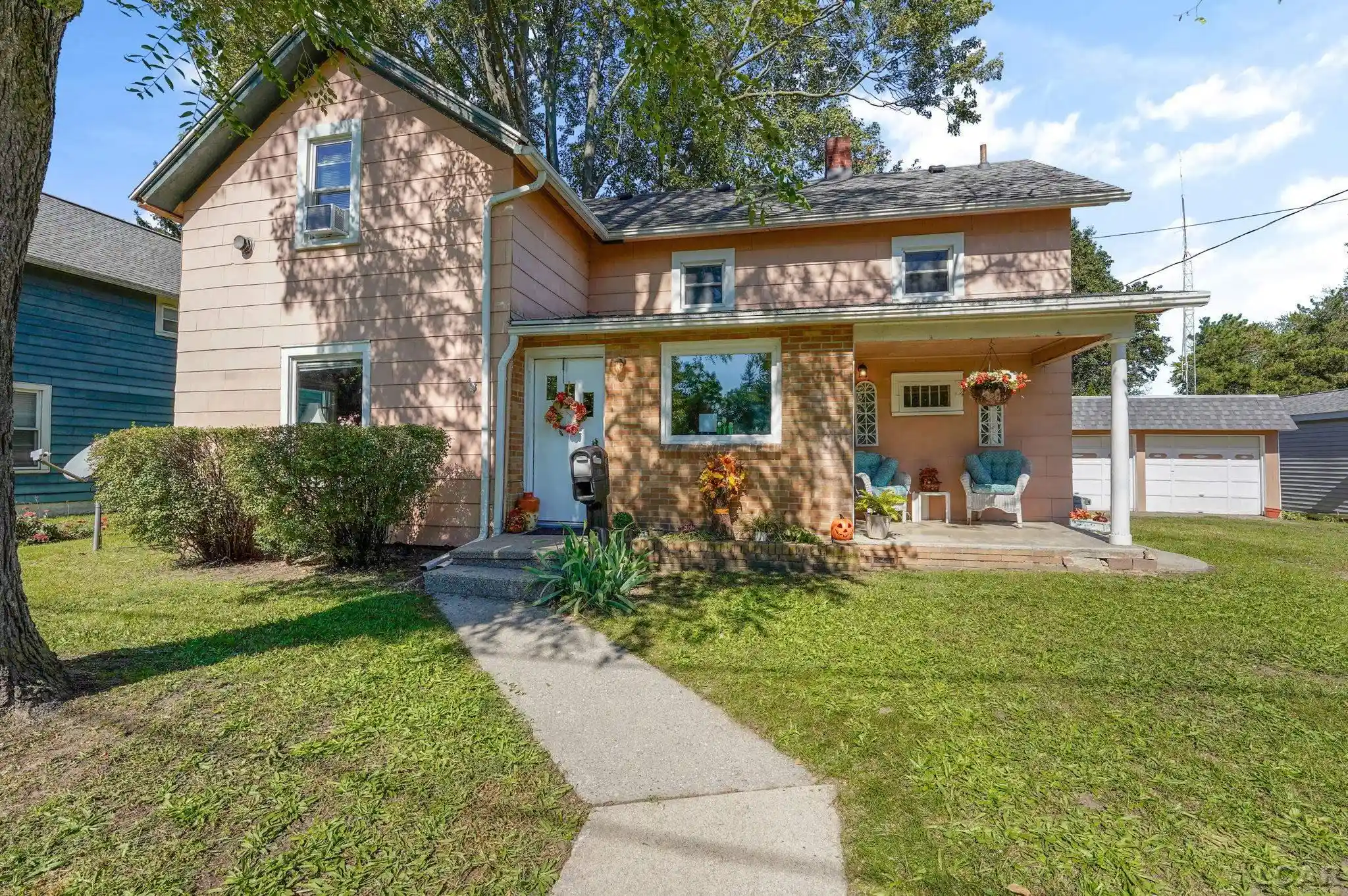 Photo 1 of Single family home for sale at 117 Railroad St, Blissfield, MI 49228 | MLS# 56050223396 | Listing updated on 2026-09-30