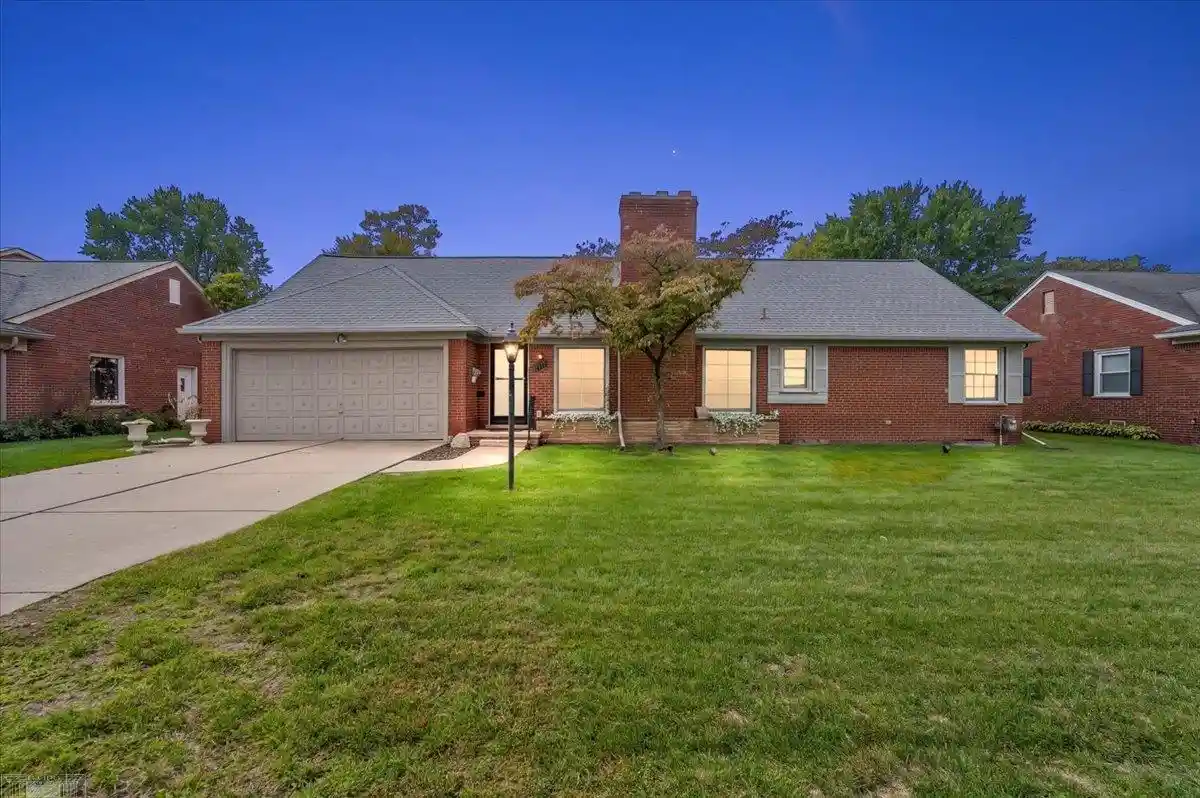 Photo 1 of Sale Pending at 1111 S Renaud Rd, Grosse Pointe Woods, MI 48236 | MLS# 58050223399 | Listing updated on 2026-10-18