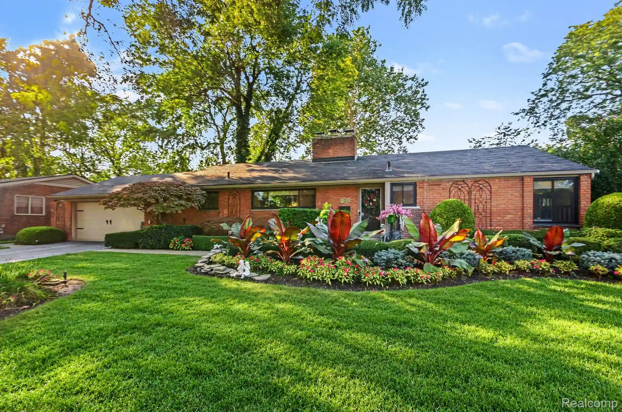 Photo 1 of Sale Pending at 436 Barclay Rd, Grosse Pointe Farms, MI 48236 | MLS# 20261079067 | Listing updated on 2026-10-21