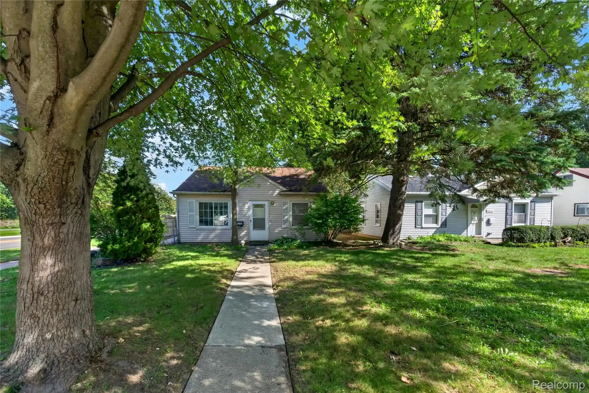 Photo 1 of Single family home for sale at 4128 Elmhurst Ave, Royal Oak, MI 48073 | MLS# 20261079144 | Listing updated on 2026-10-02