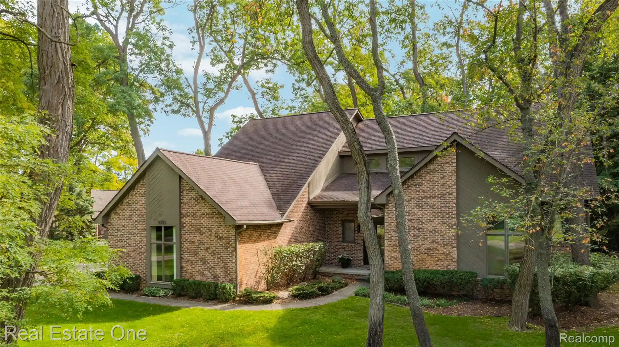 Photo 1 of Single family home for sale at 9393 Arbor Way, Commerce Township, MI 48382 | MLS# 20261079210 | Listing updated on 2026-10-15
