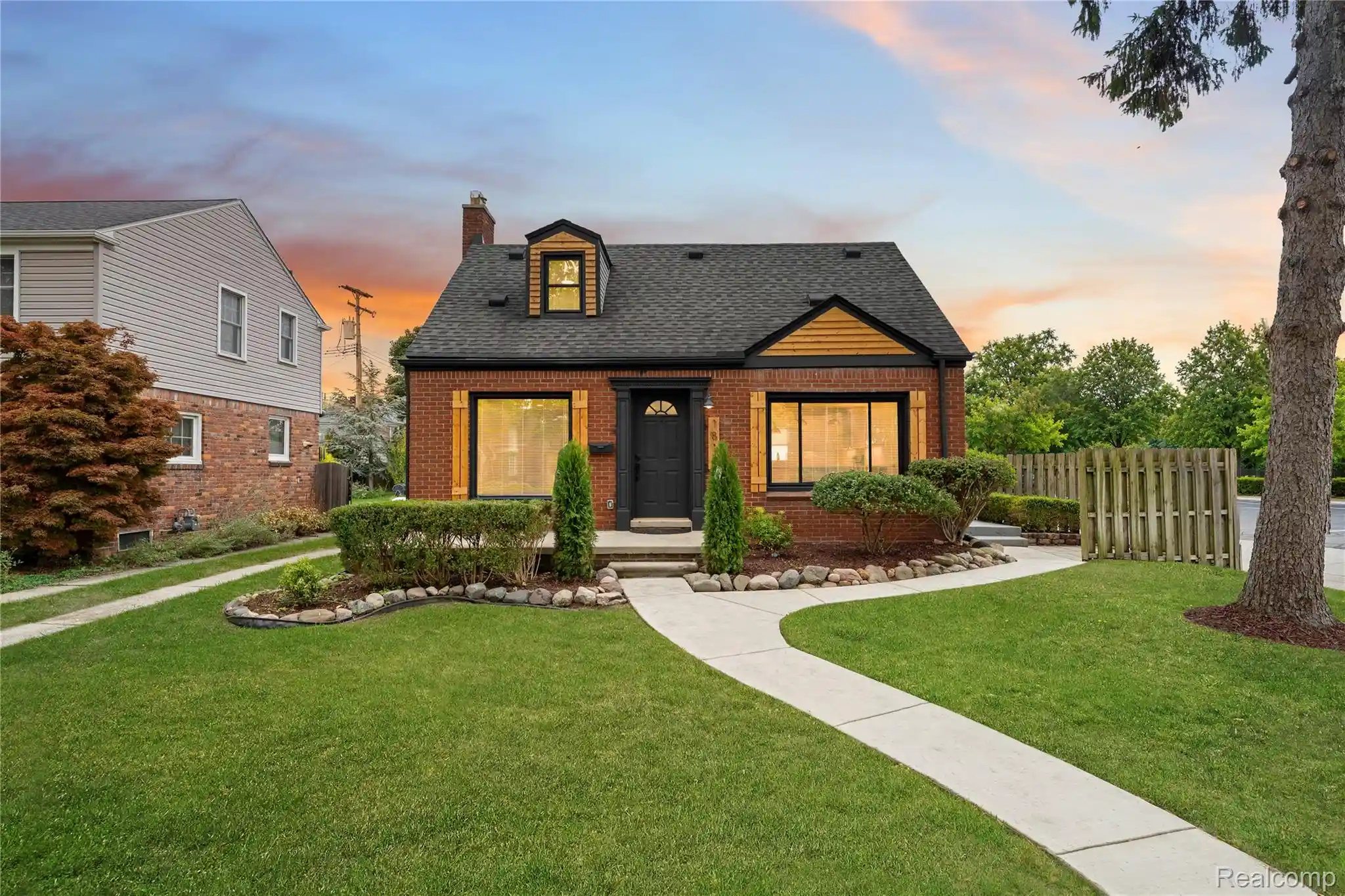Photo 1 of Single family home for sale at 1814 Hunt Clb Dr, Grosse Pointe Woods, MI 48236 | MLS# 20261079256 | Listing updated on 2026-10-22