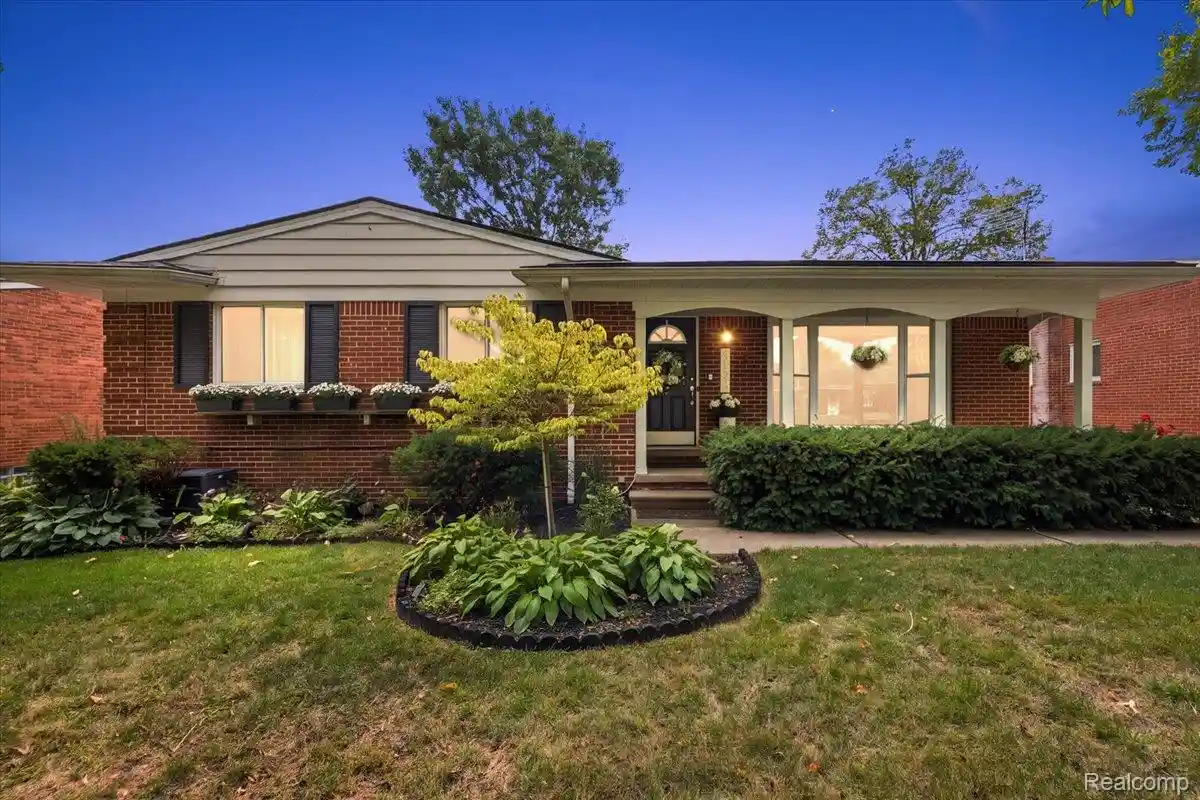 Photo 1 of Single family home for sale at 4125 Yorba Linda Blvd, Royal Oak, MI 48073 | MLS# 20261079271 | Listing updated on 2026-10-17