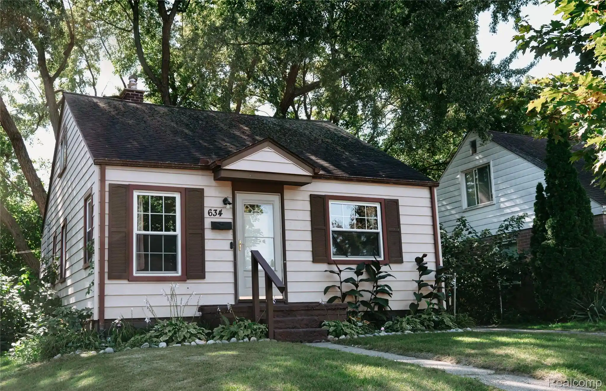 Photo 1 of Single family home for sale at 634 Wesbrook St, Pontiac, MI 48340 | MLS# 20261079273 | Listing updated on 2026-10-01