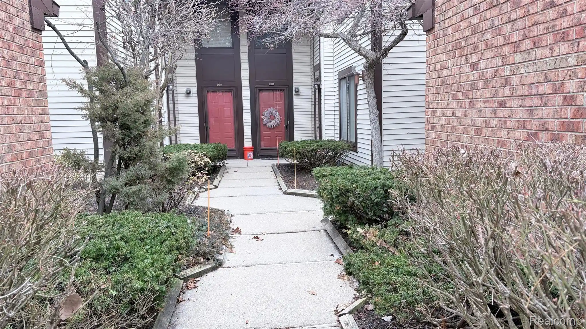 Listing Photo 1 - Condo for sale in 24219 Evergreen Rd located at 24219 Evergreen Rd, Southfield, MI 48075 5558 - Unit #39