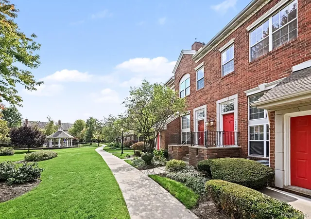 Condo for sale at 1467 Chesapeake Dr, Royal Oak, MI 48067 | MLS# 20261079378