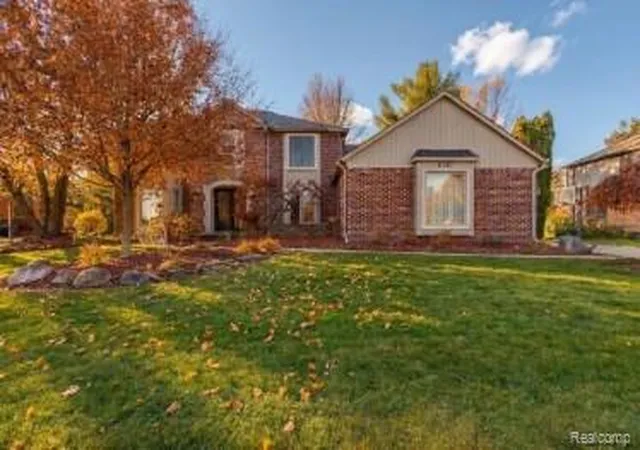 Photo 1 of Single family home for sale at 6387 Tanglewood Dr, Troy, MI 48098 | MLS# 20261079415 | Listing updated on 2026-10-25