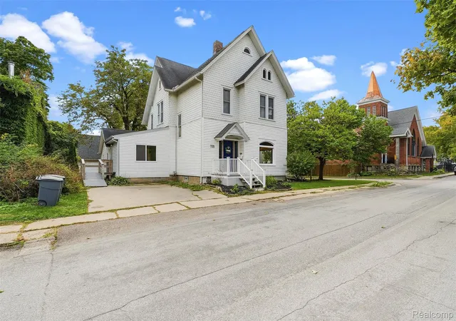Photo 1 of Single family home for sale at 735 Liberty St, Lapeer, MI 48446 | MLS# 20261079424 | Listing updated on 2026-10-26