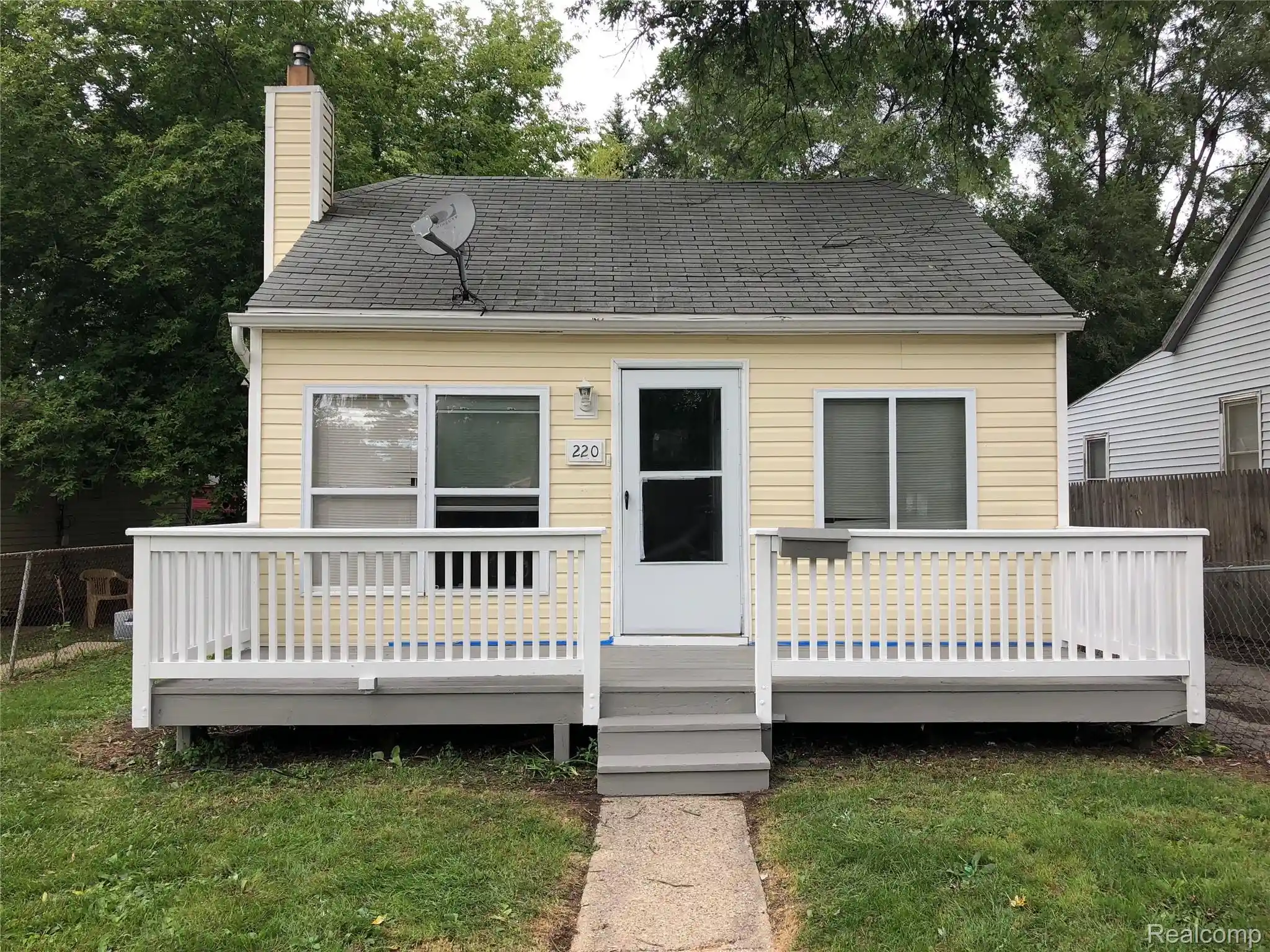 Photo 1 of Single family home for sale at 220 W Columbia Ave, Pontiac, MI 48340 | MLS# 20261079431 | Listing updated on 2026-10-03