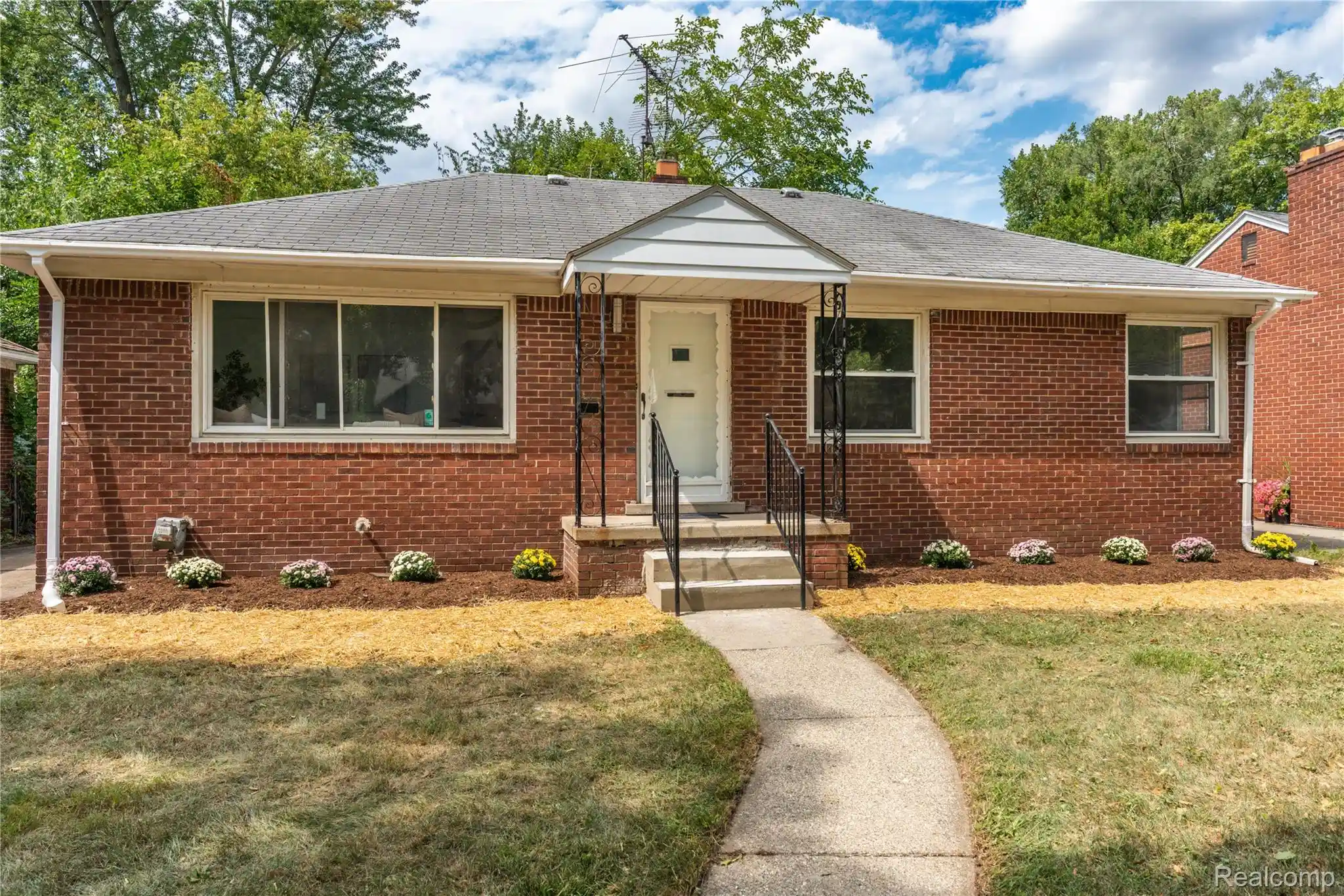 Photo 1 of Single family home for sale at 23561 Norwood St, Oak Park, MI 48237 | MLS# 20261079665 | Listing updated on 2026-10-19