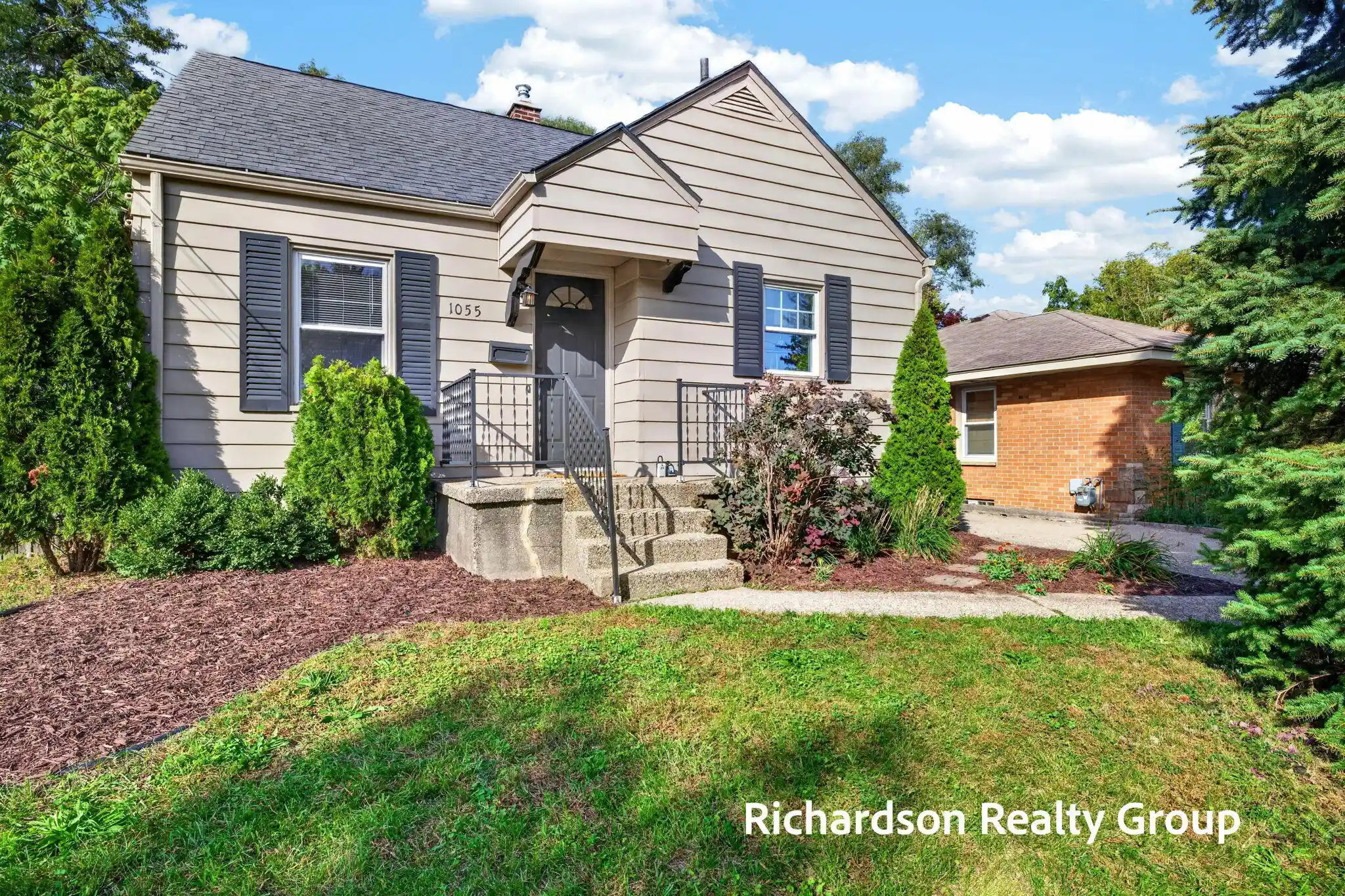 Photo 1 of Single family home for sale at 1055 Ne Crescent St, Grand Rapids, MI 49503 | MLS# 71026052427 | Listing updated on 2026-10-13